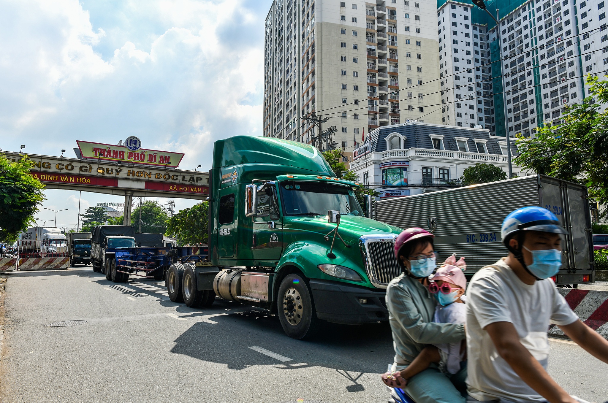 Duong pho Binh Duong dong duc anh 6