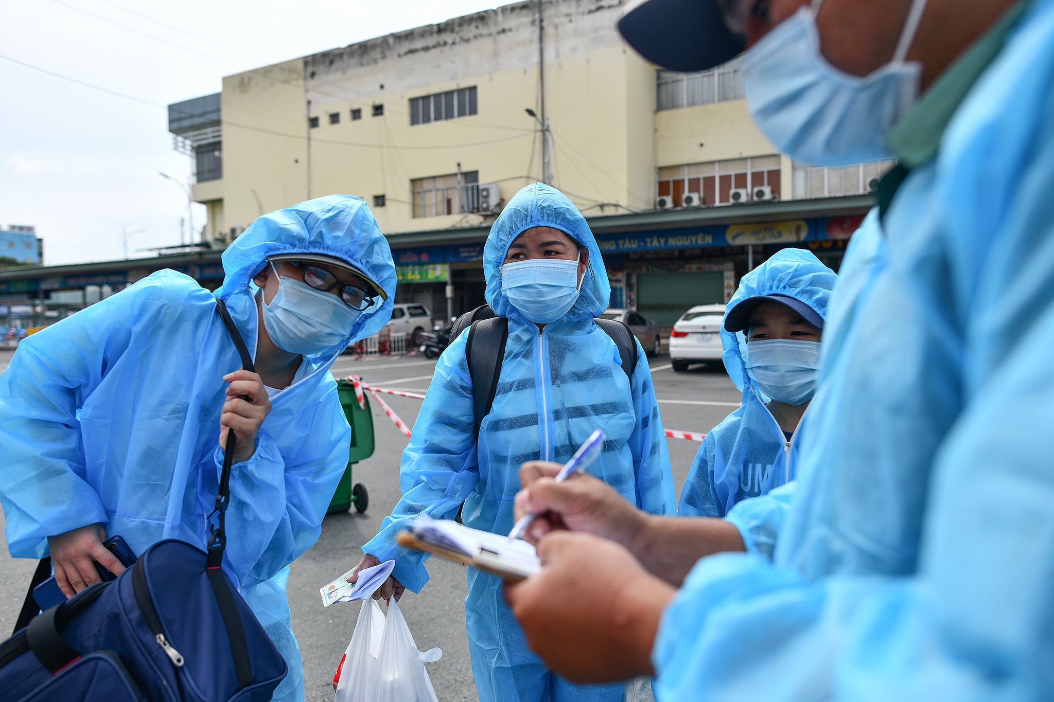 Nguoi Phu Yen roi TP.HCM tranh dich anh 9