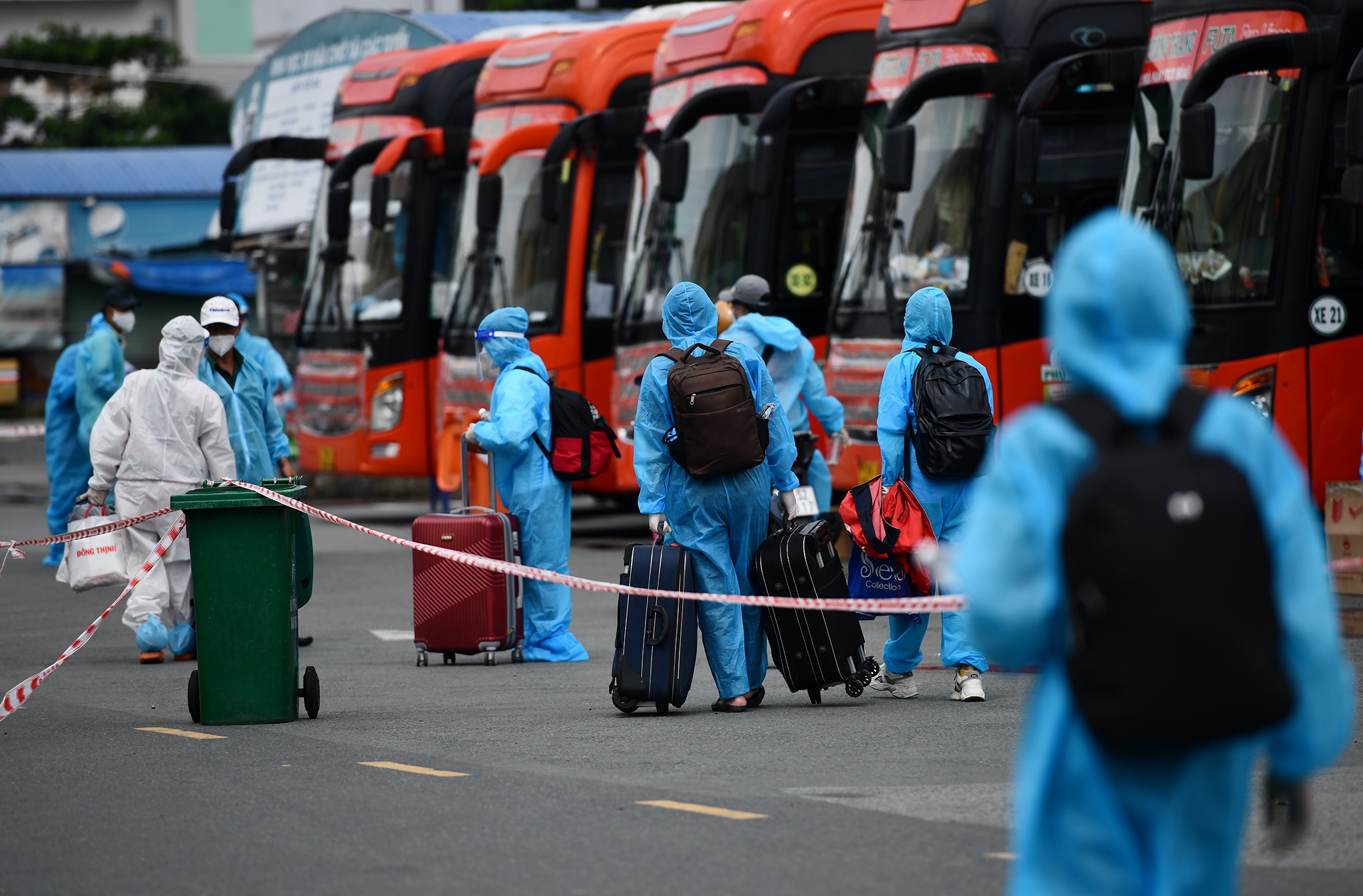 Nguoi Phu Yen roi TP.HCM tranh dich anh 4