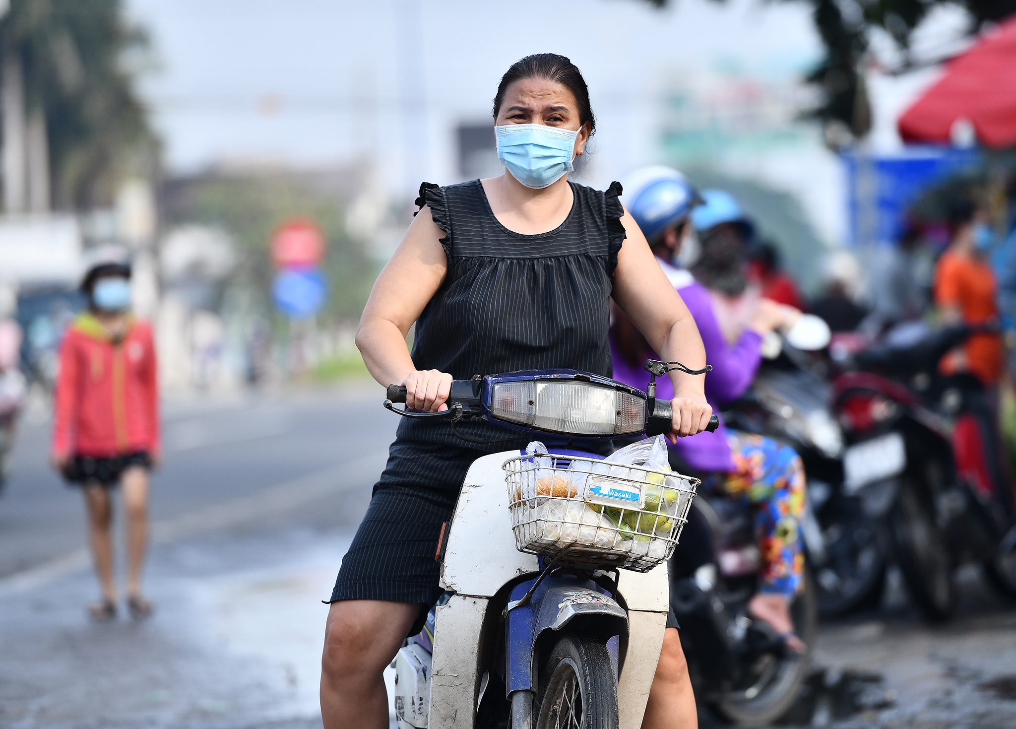 Nguoi dan Binh Duong tu tap buon ban anh 6