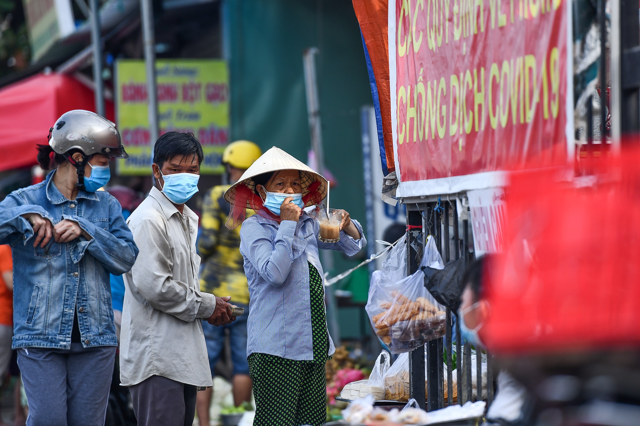 Nguoi dan Binh Duong tu tap buon ban anh 4