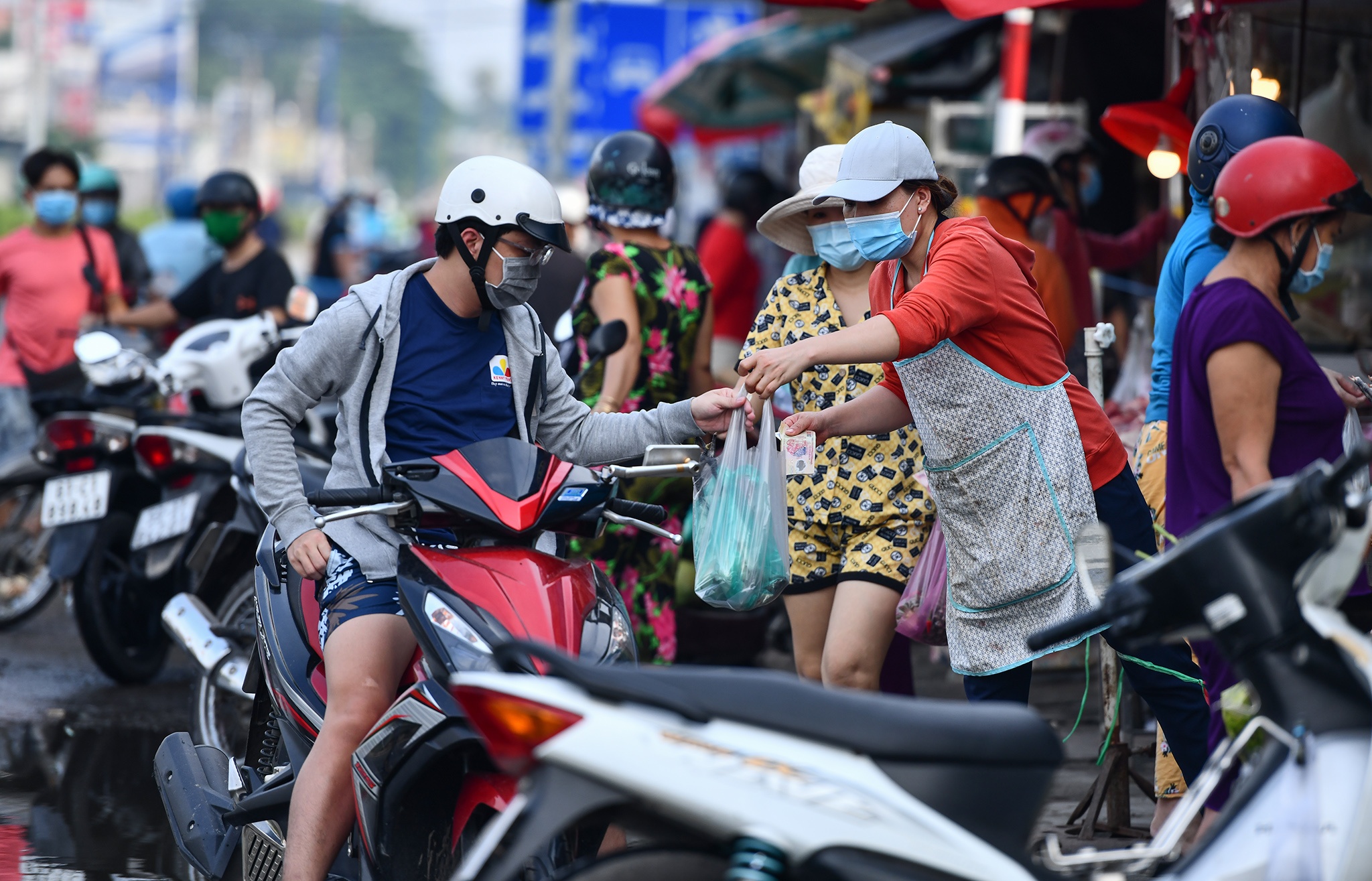 Nguoi dan Binh Duong tu tap buon ban anh 3