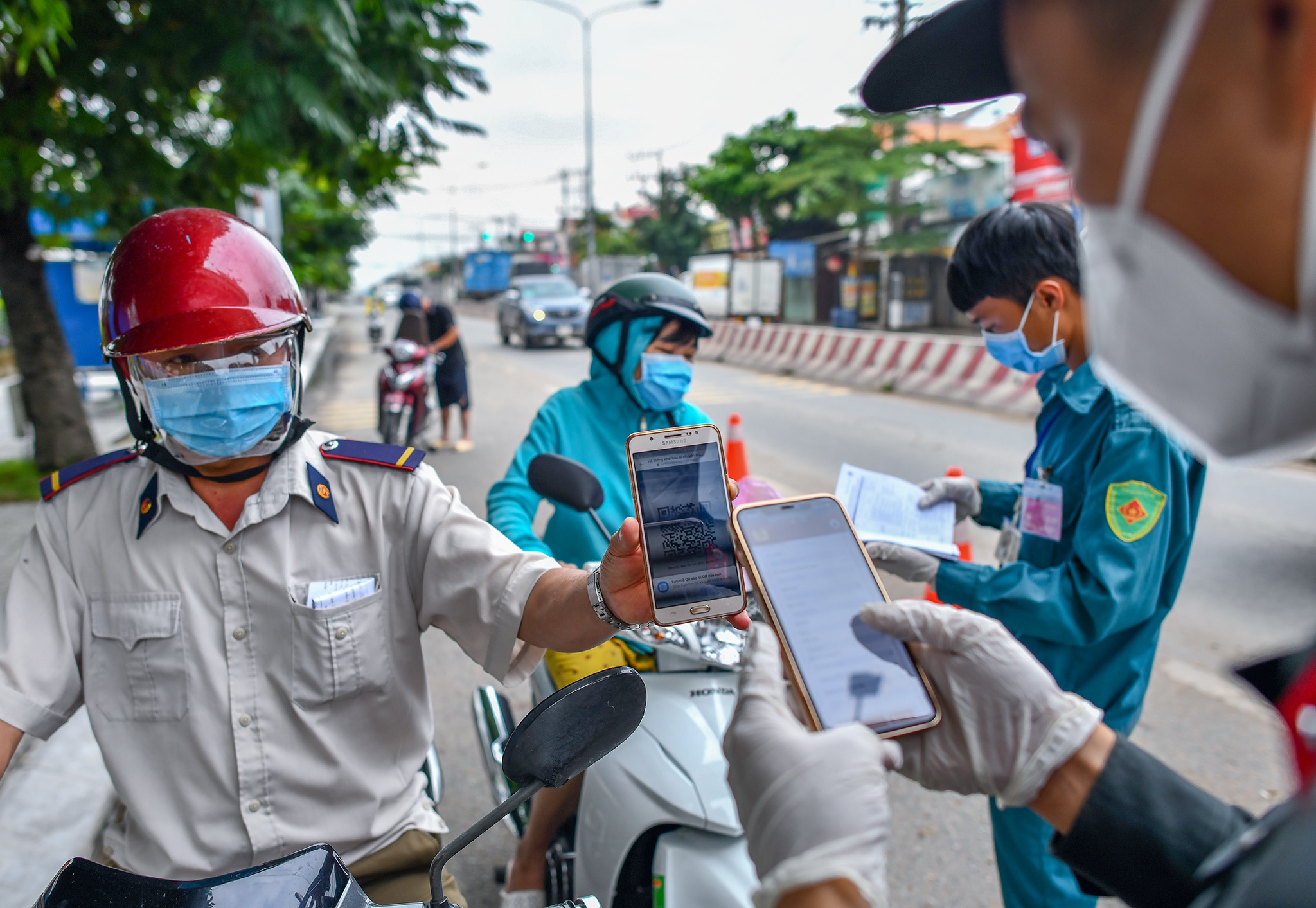 Binh Duong noi long gian cach anh 3