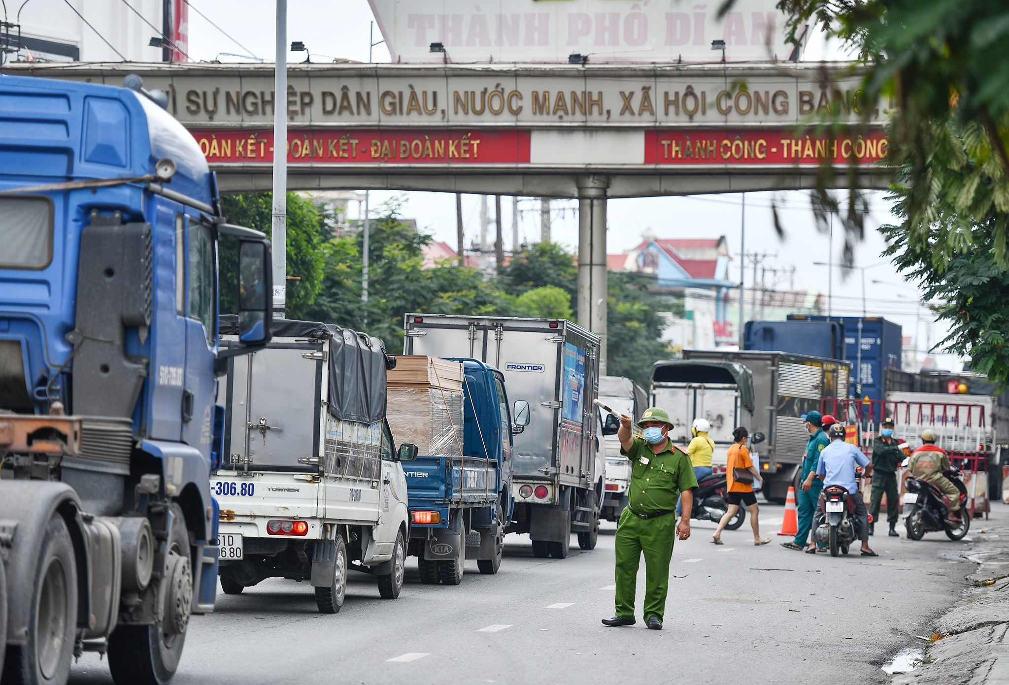 Binh Duong noi long gian cach anh 1