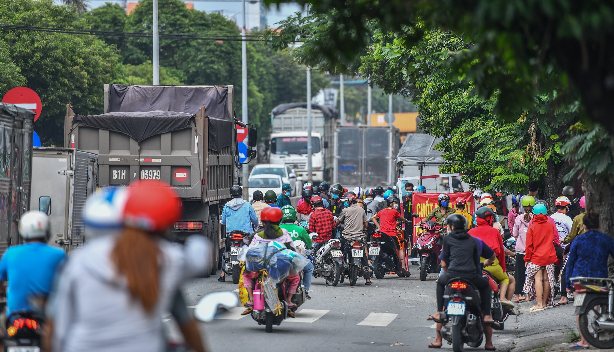 Binh Duong noi long gian cach anh 8
