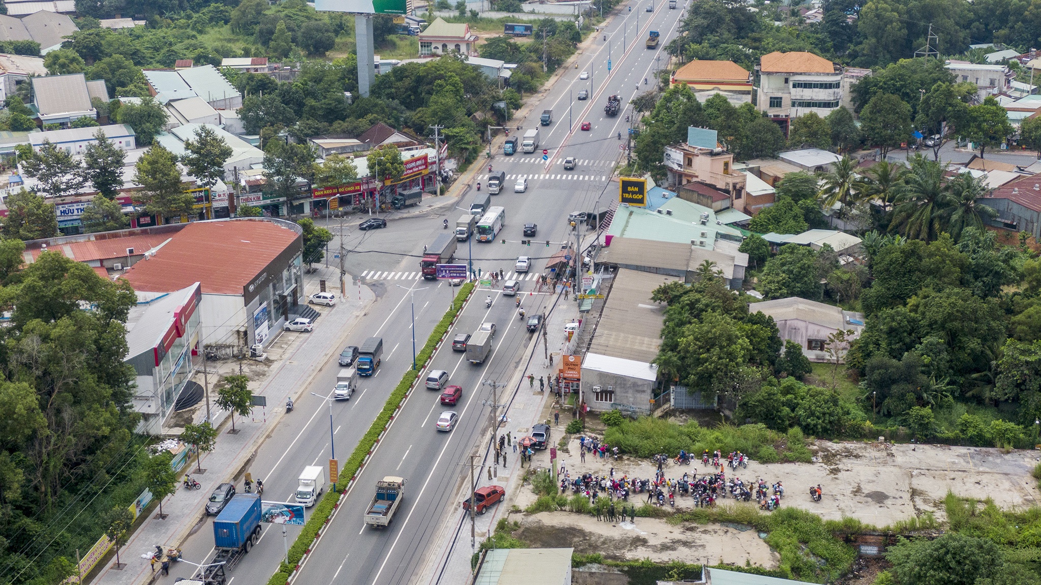 Binh Duong noi long gian cach anh 5