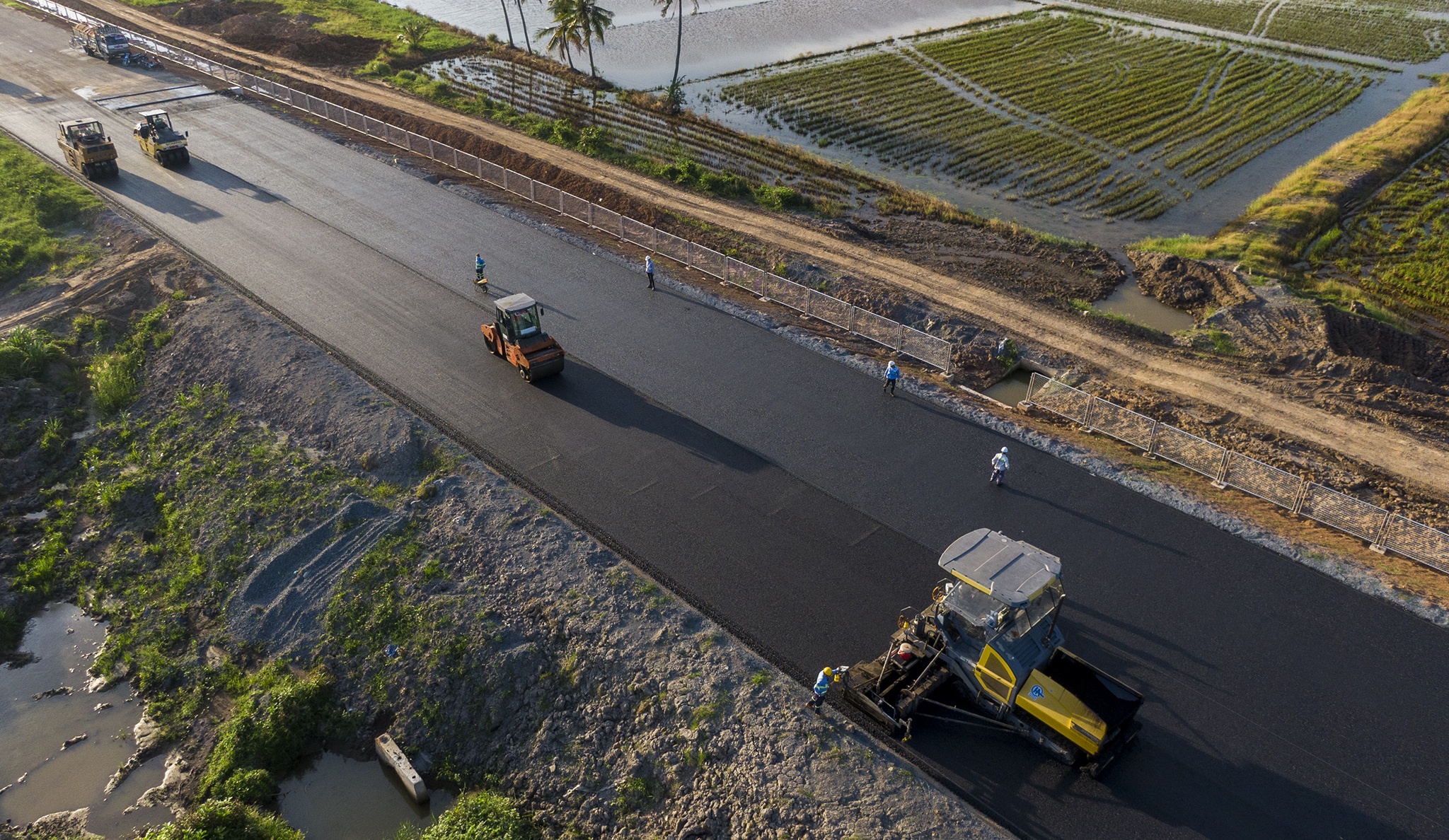 Day nhanh tien do cao toc Trung Luong - My Thuan anh 4