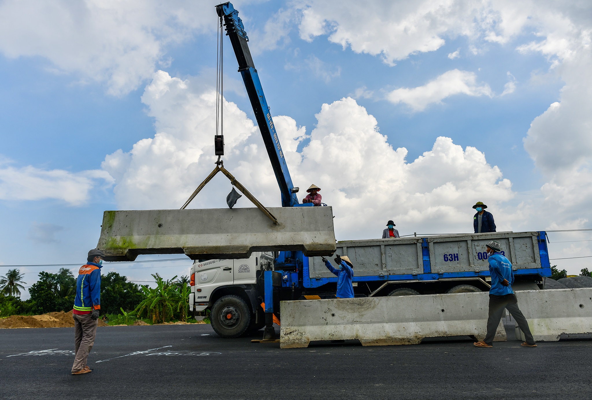 Day nhanh tien do cao toc Trung Luong - My Thuan anh 9