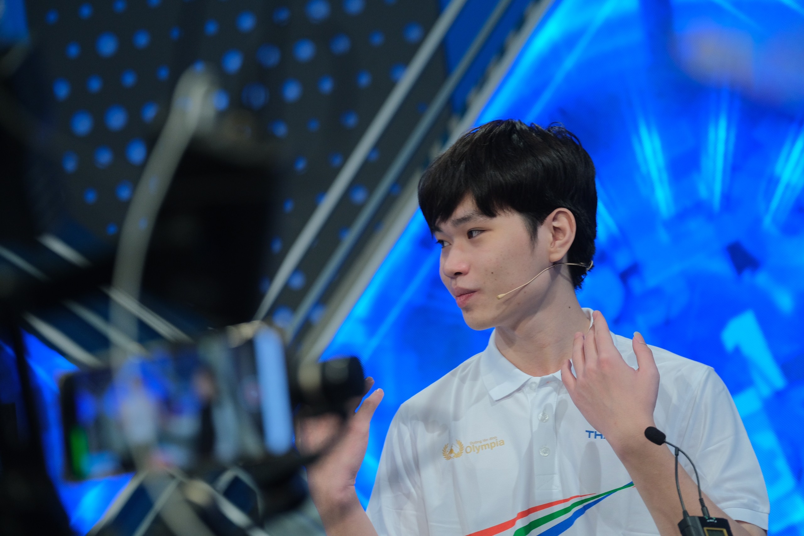 Quan quan Duong len dinh Olympia nam 21 anh 8