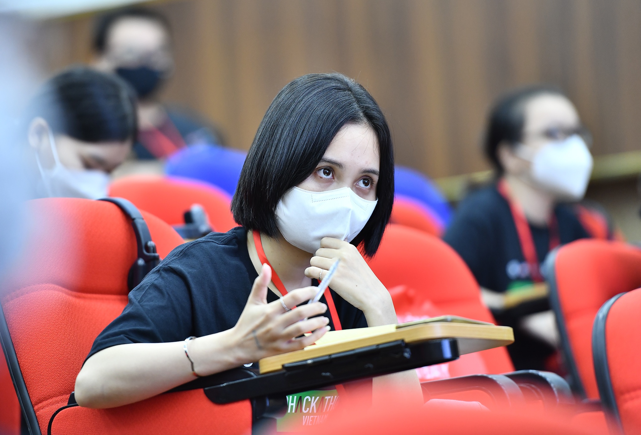 Gioi tre TP.HCM thi lap trinh vi dong vat hoang da hinh anh