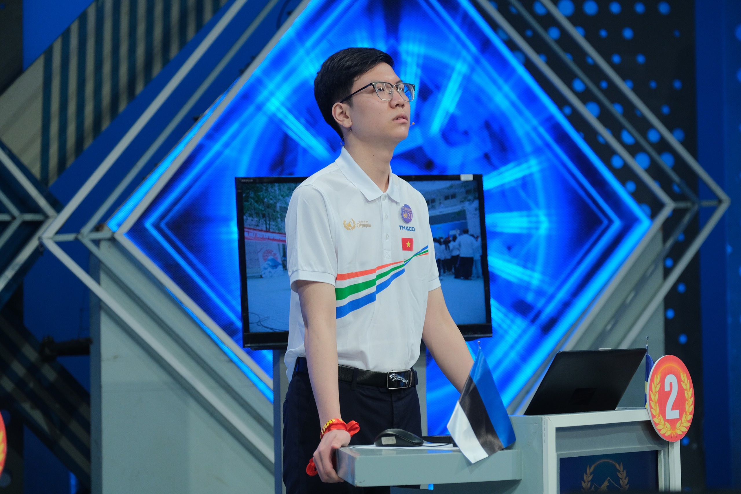 Quan quan Duong len dinh Olympia nam 21 anh 7