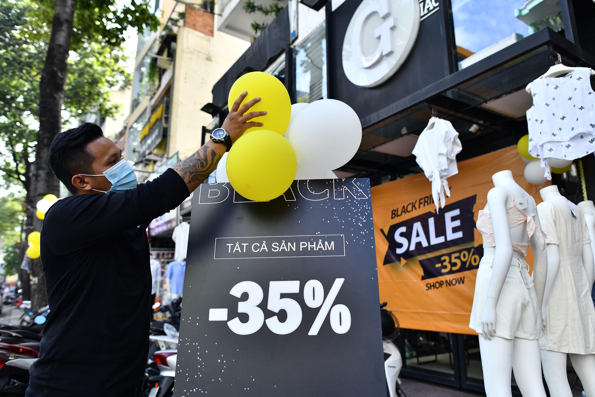 Thoi trang giam gia dip Black Friday anh 1