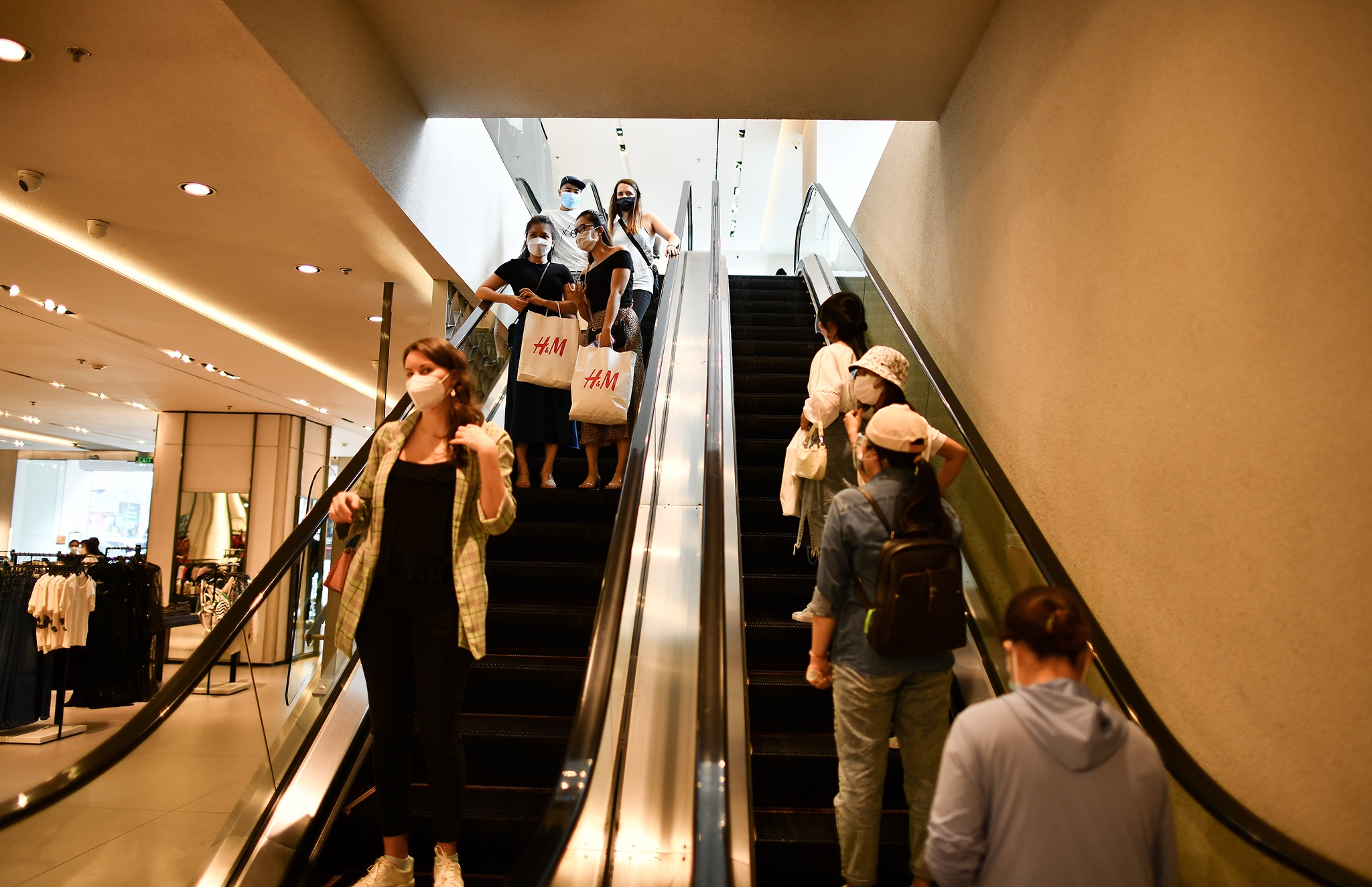 Nguoi dan TP.HCM mua sam dip Black Friday anh 12