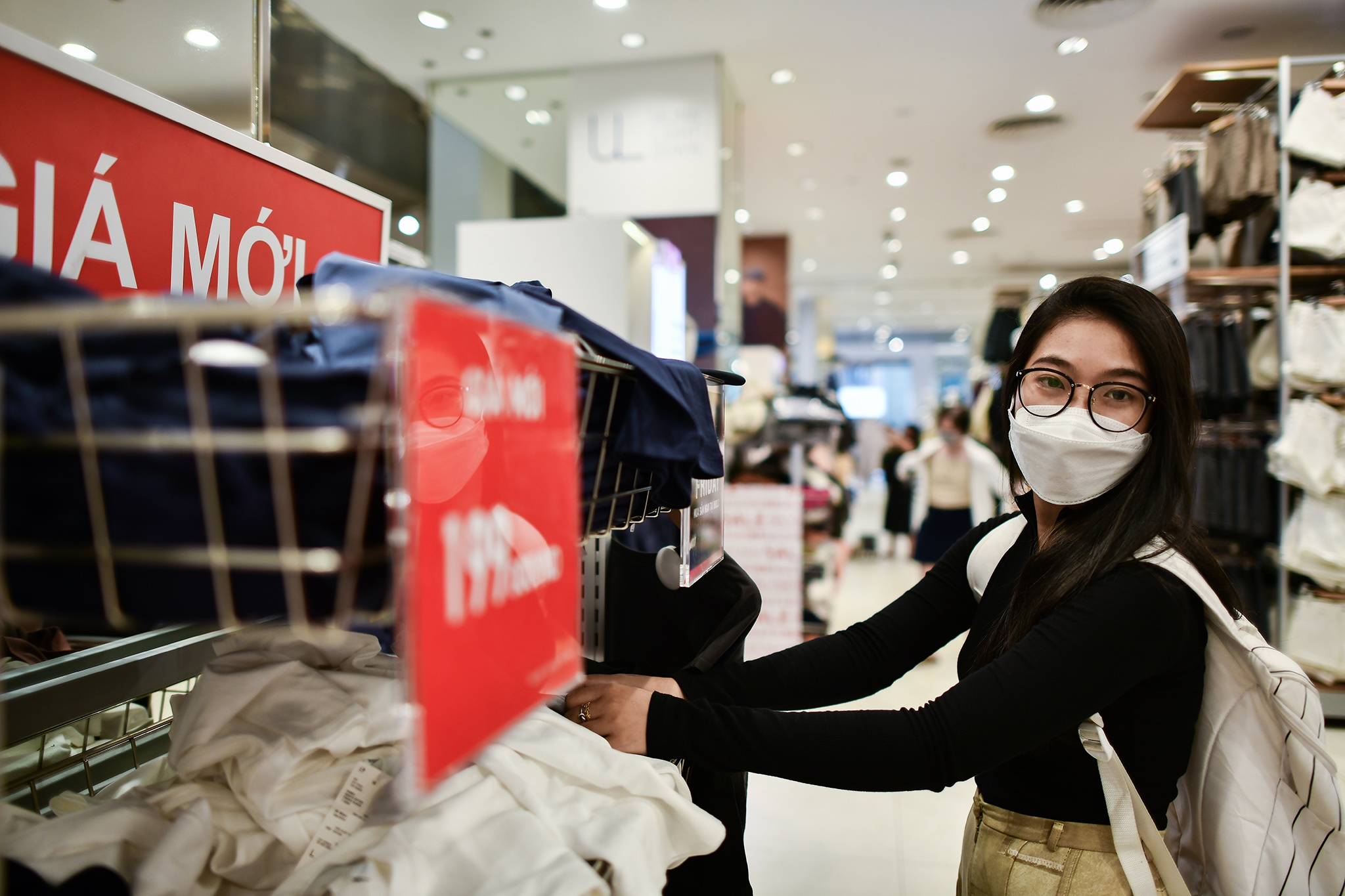 Nguoi dan TP.HCM mua sam dip Black Friday anh 10