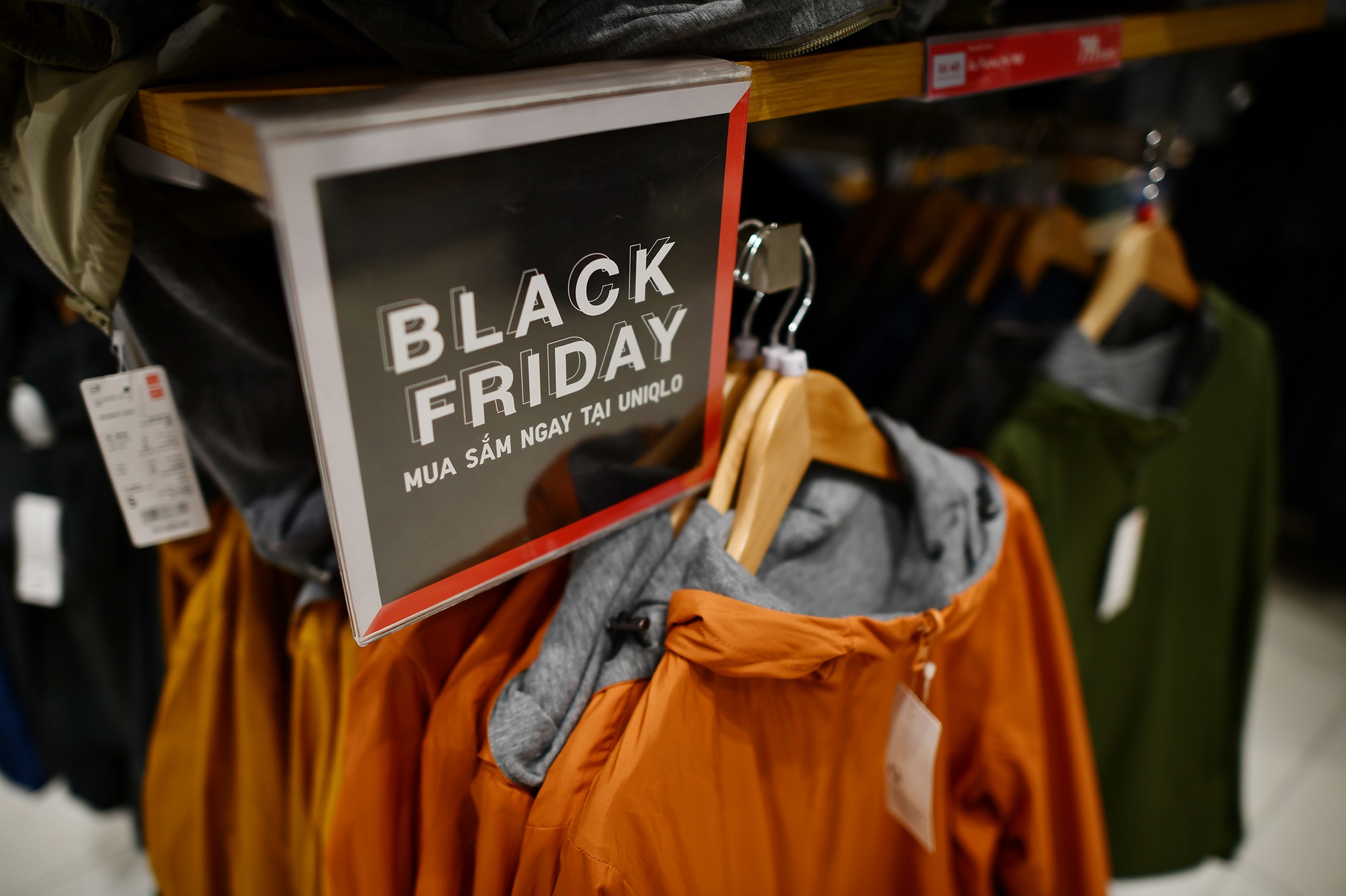 Nguoi dan TP.HCM mua sam dip Black Friday anh 4