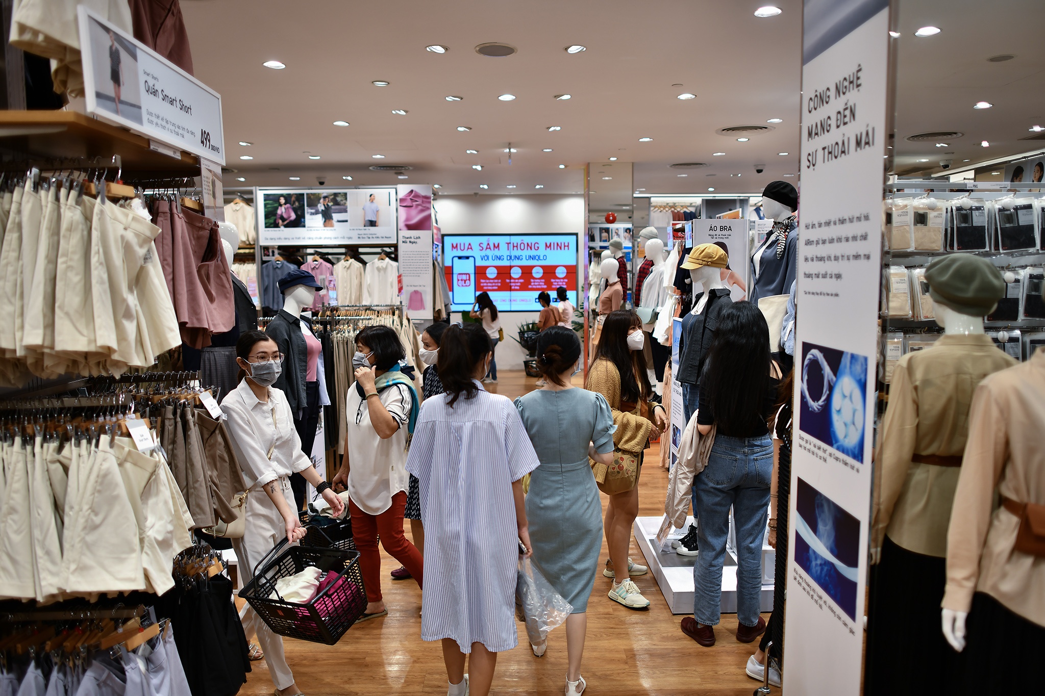 Nguoi dan TP.HCM mua sam dip Black Friday anh 6