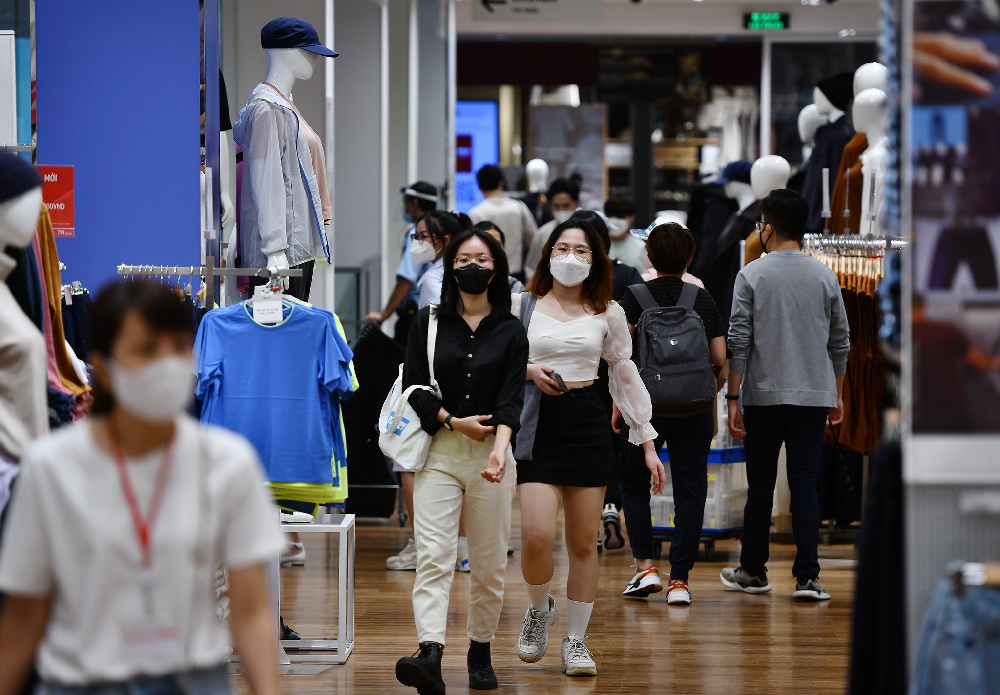 Nguoi dan TP.HCM mua sam dip Black Friday anh 11