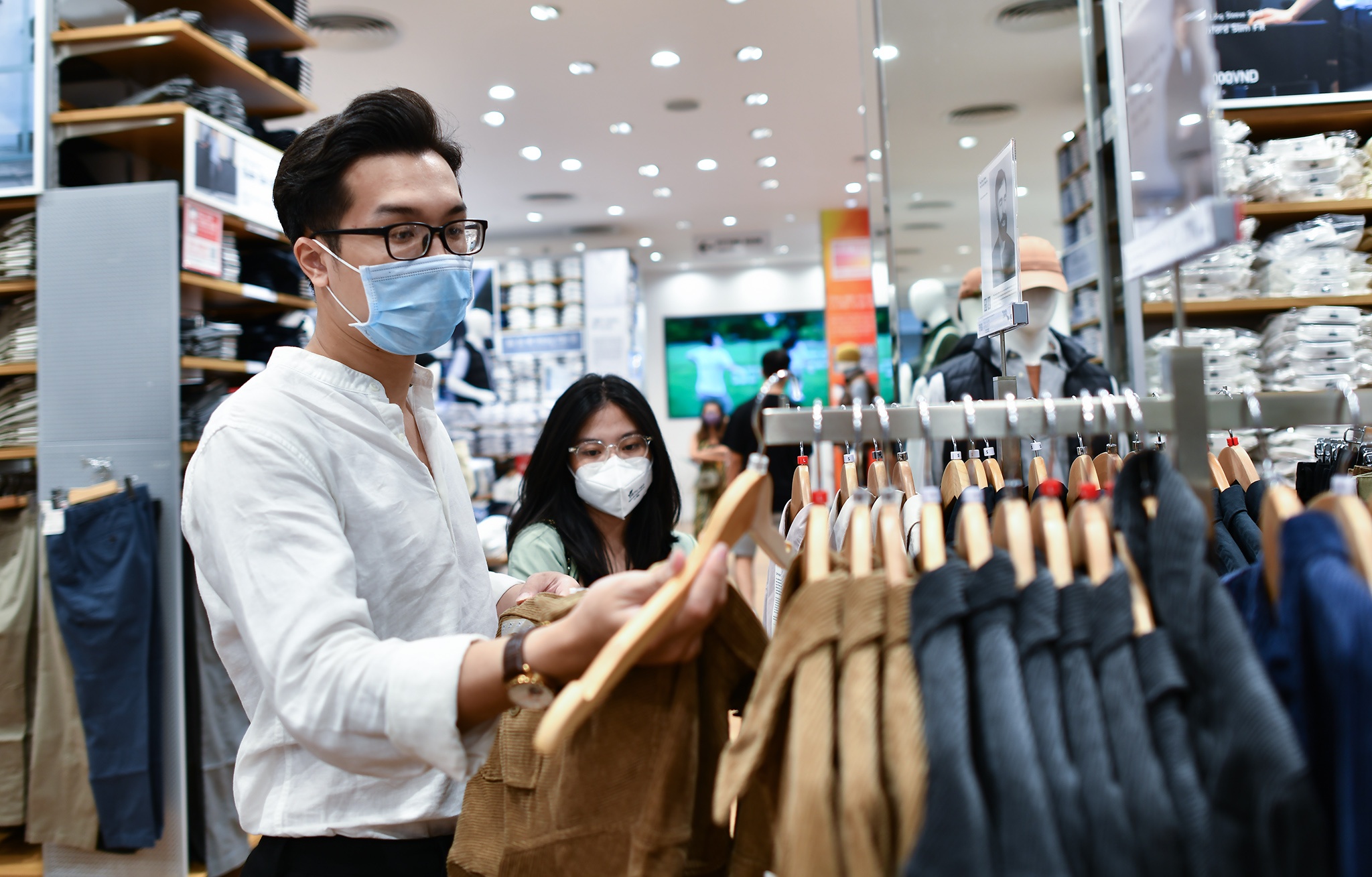 Nguoi dan TP.HCM mua sam dip Black Friday anh 3