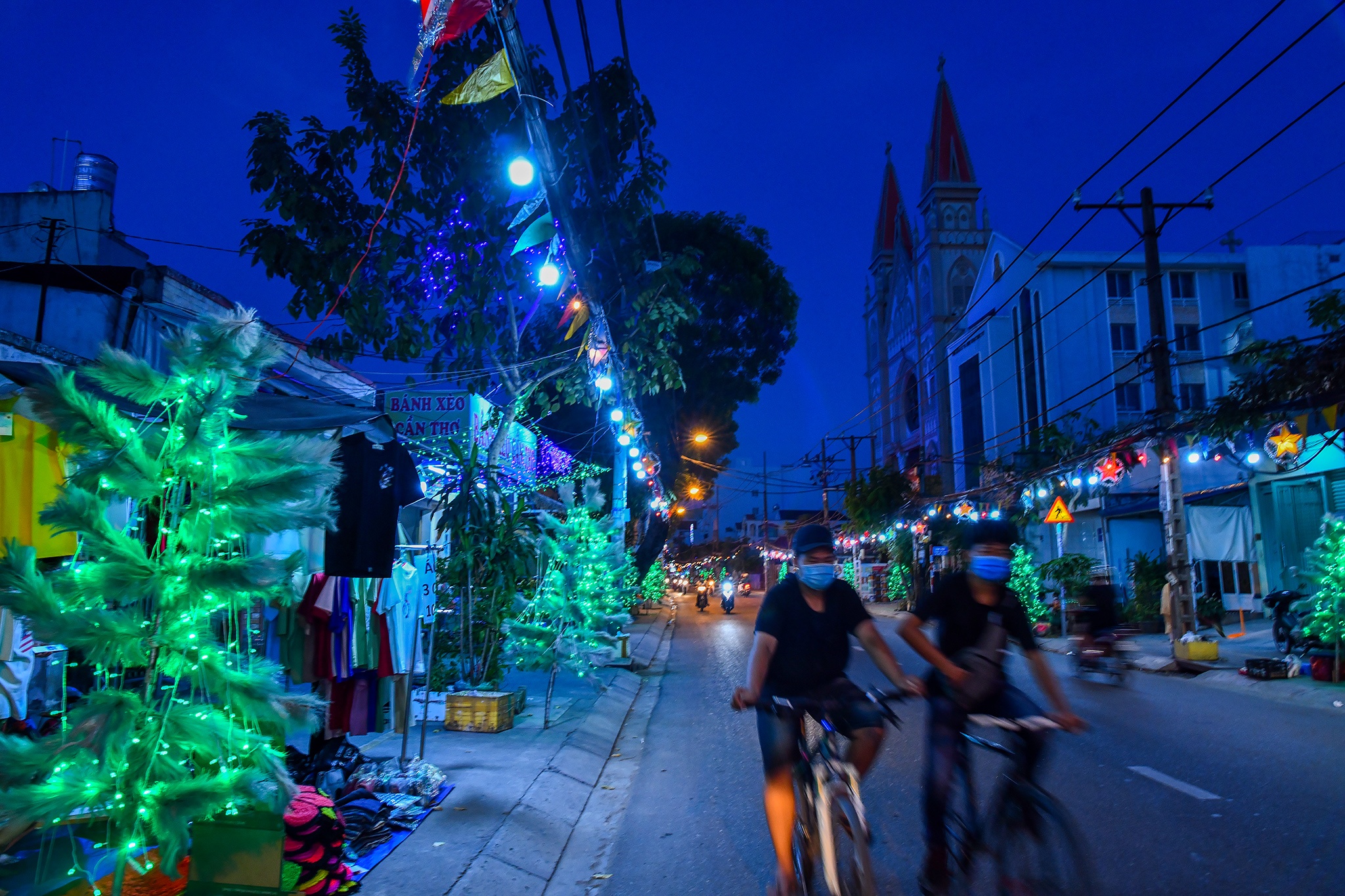 Xom dao Pham The Hien dip Giang sinh anh 13