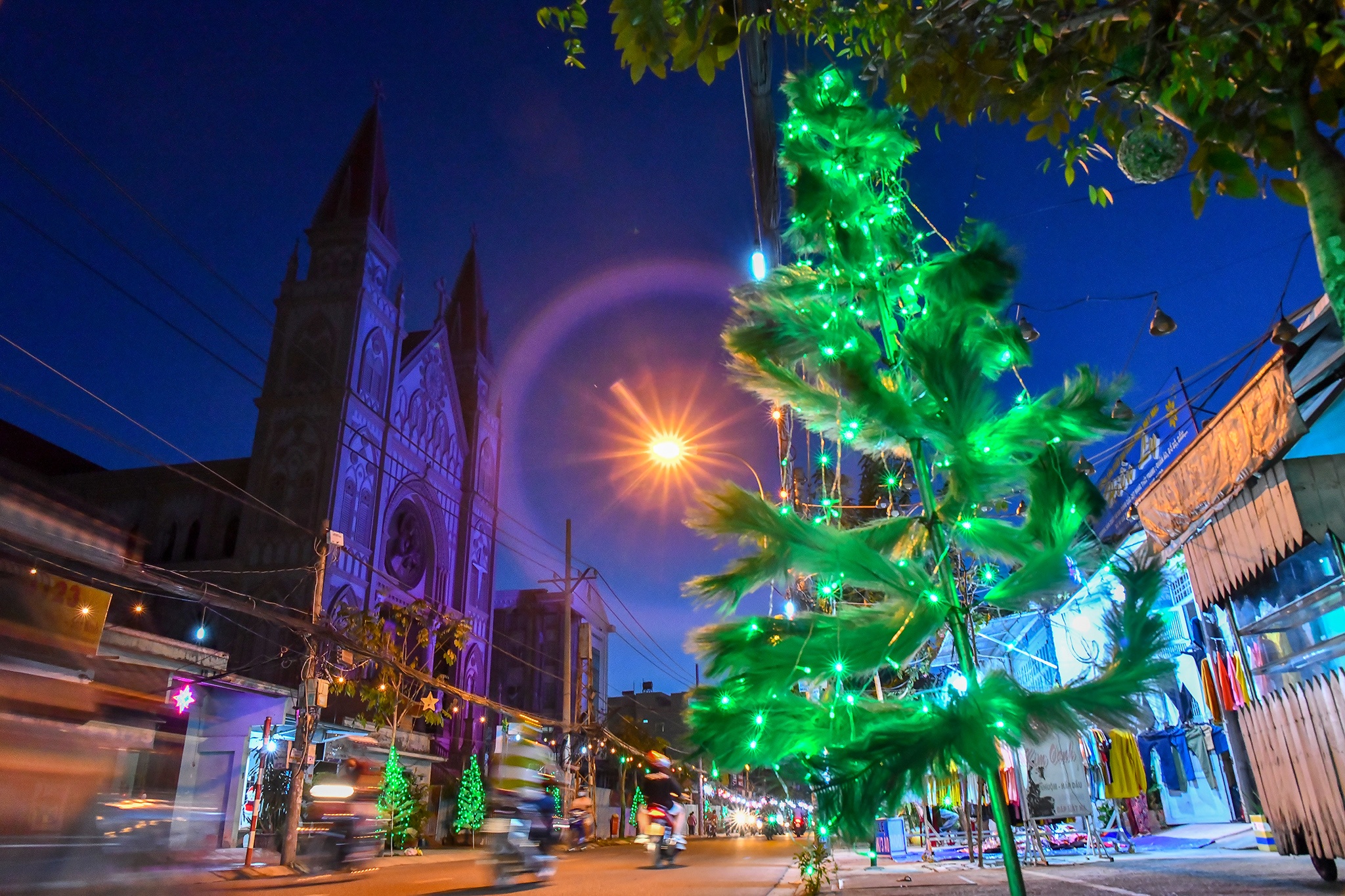 Xom dao Pham The Hien dip Giang sinh anh 1