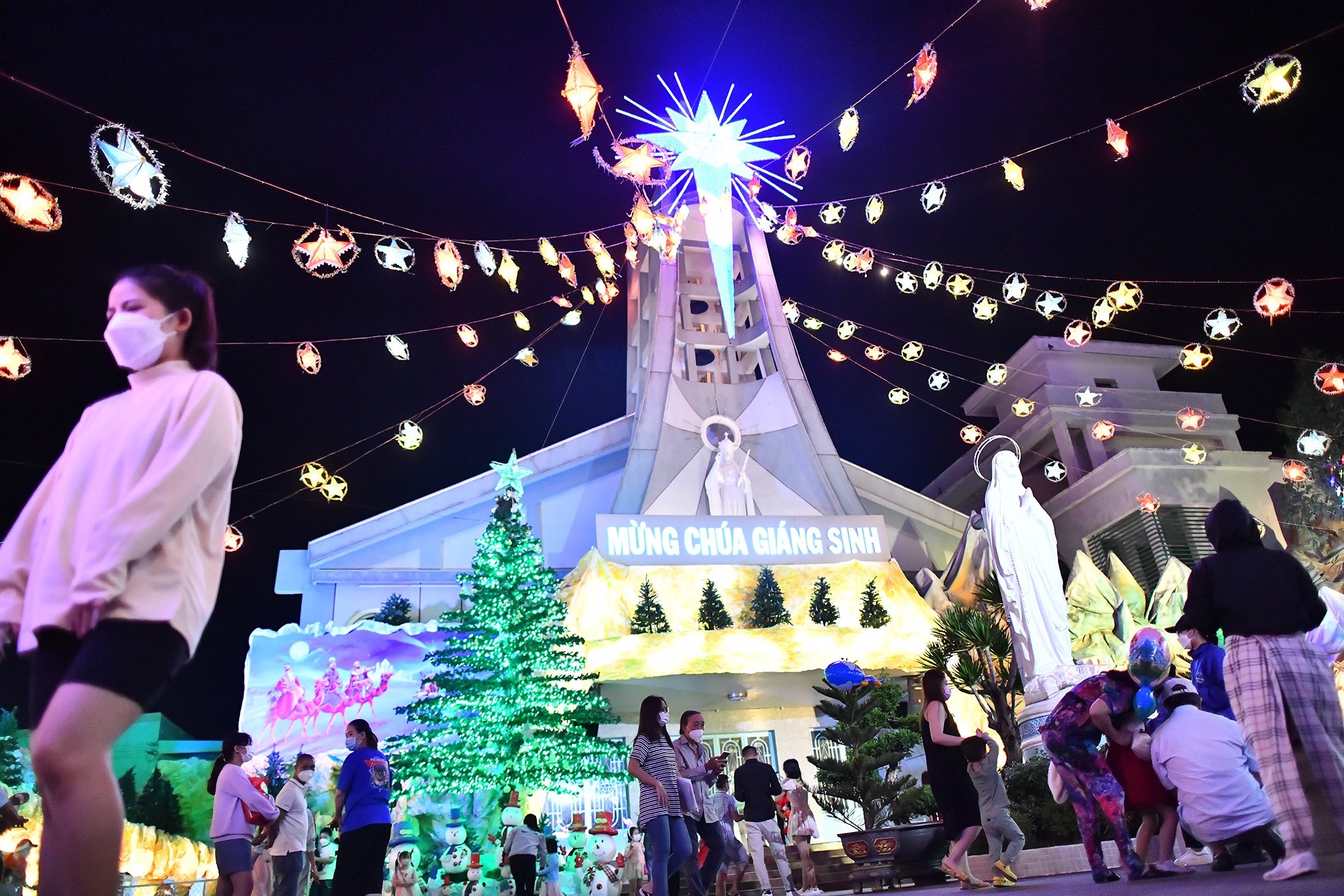 Xom dao Pham The Hien dip Giang sinh anh 5