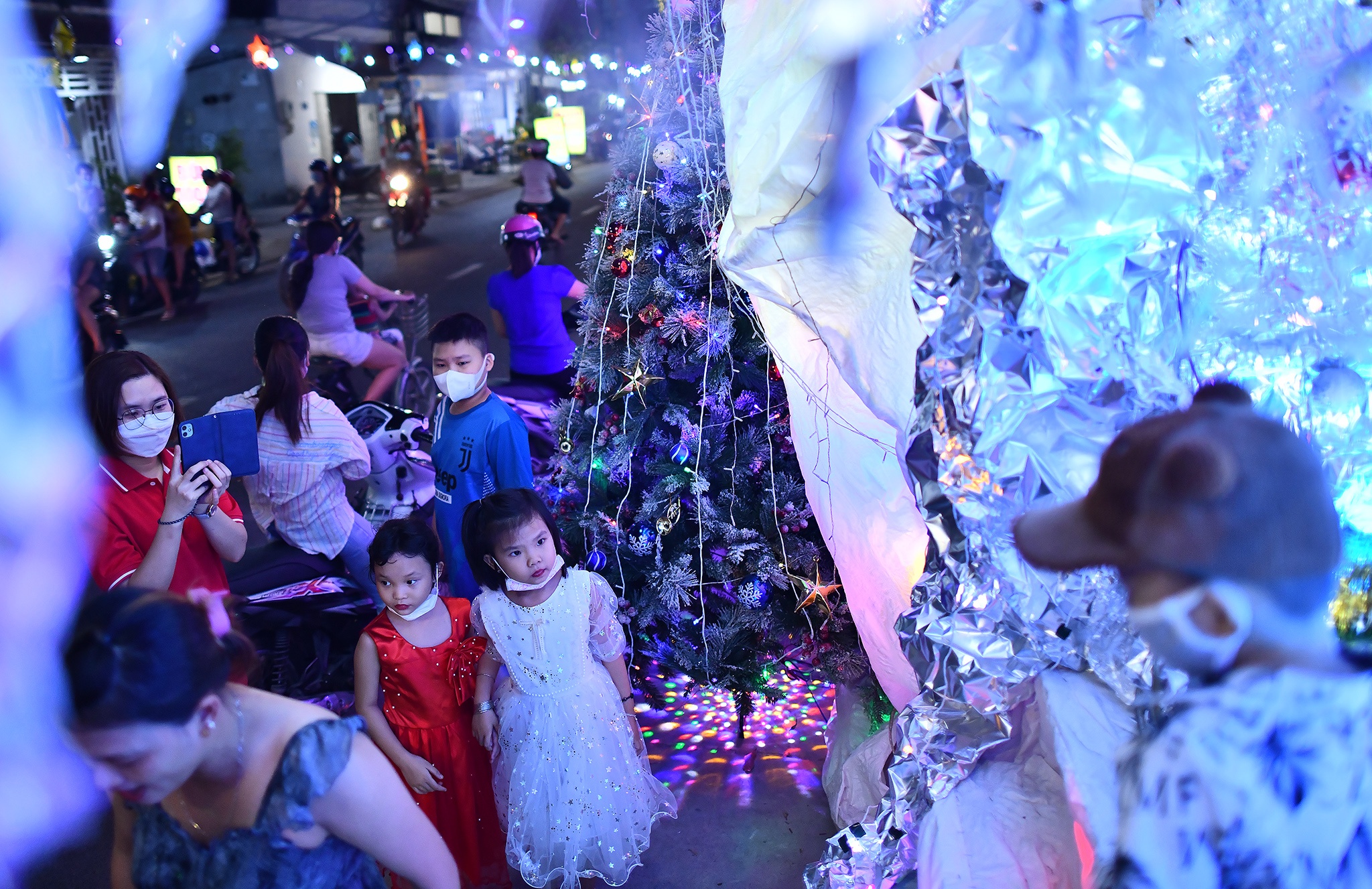 Xom dao Pham The Hien dip Giang sinh anh 12