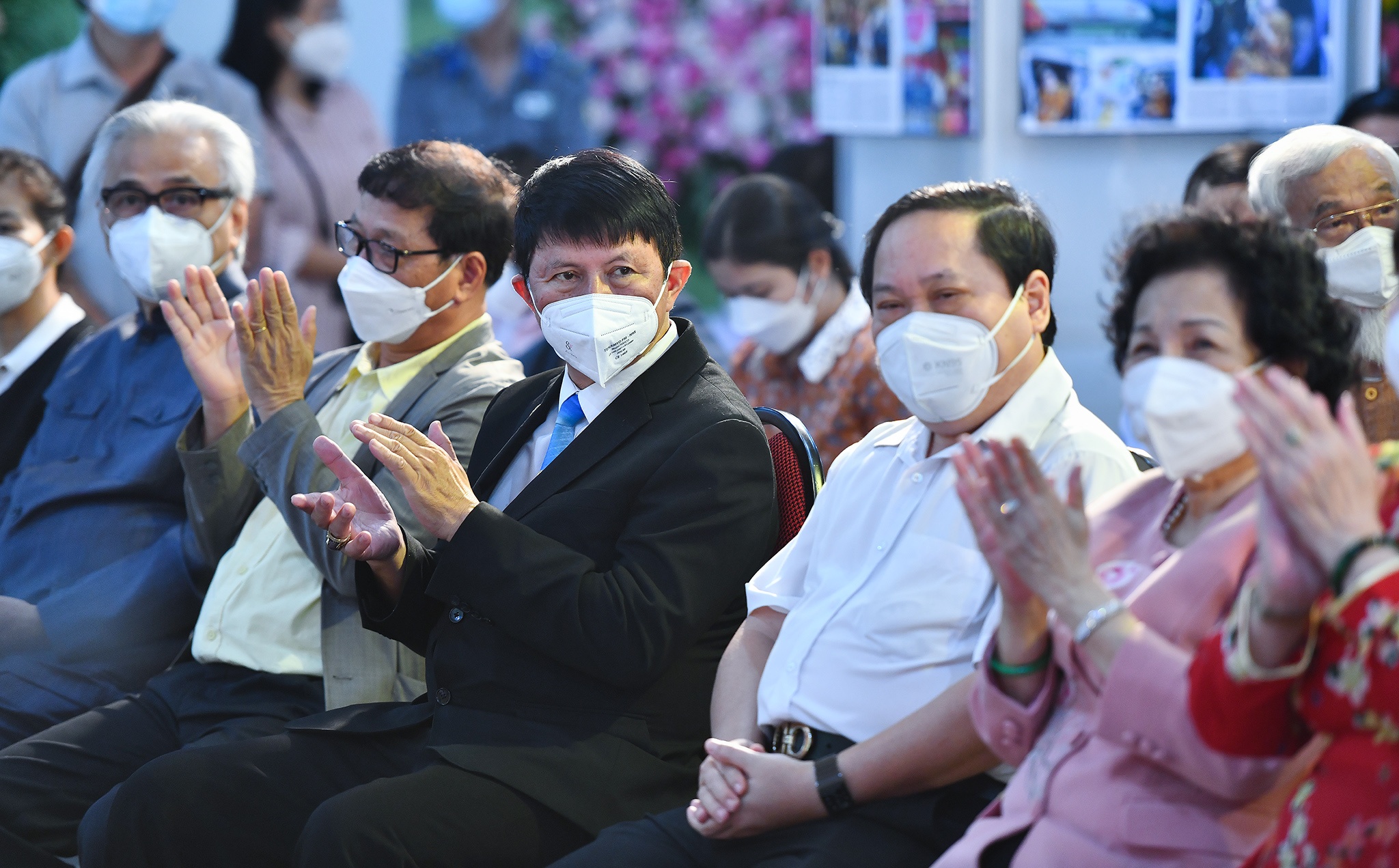 Trien lam sach anh Sai Gon ngoan cuong anh 8