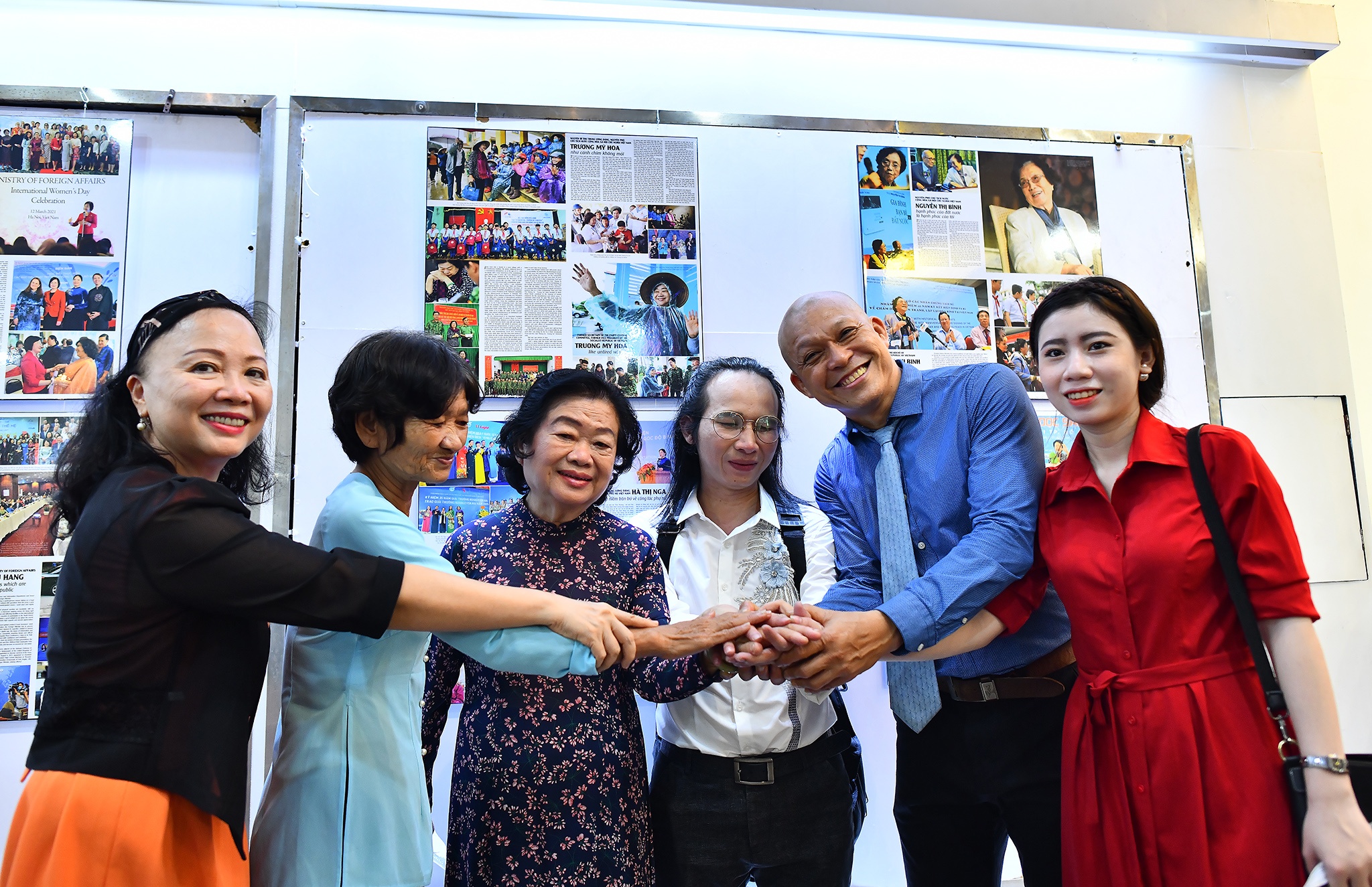 Trien lam sach anh Sai Gon ngoan cuong anh 11