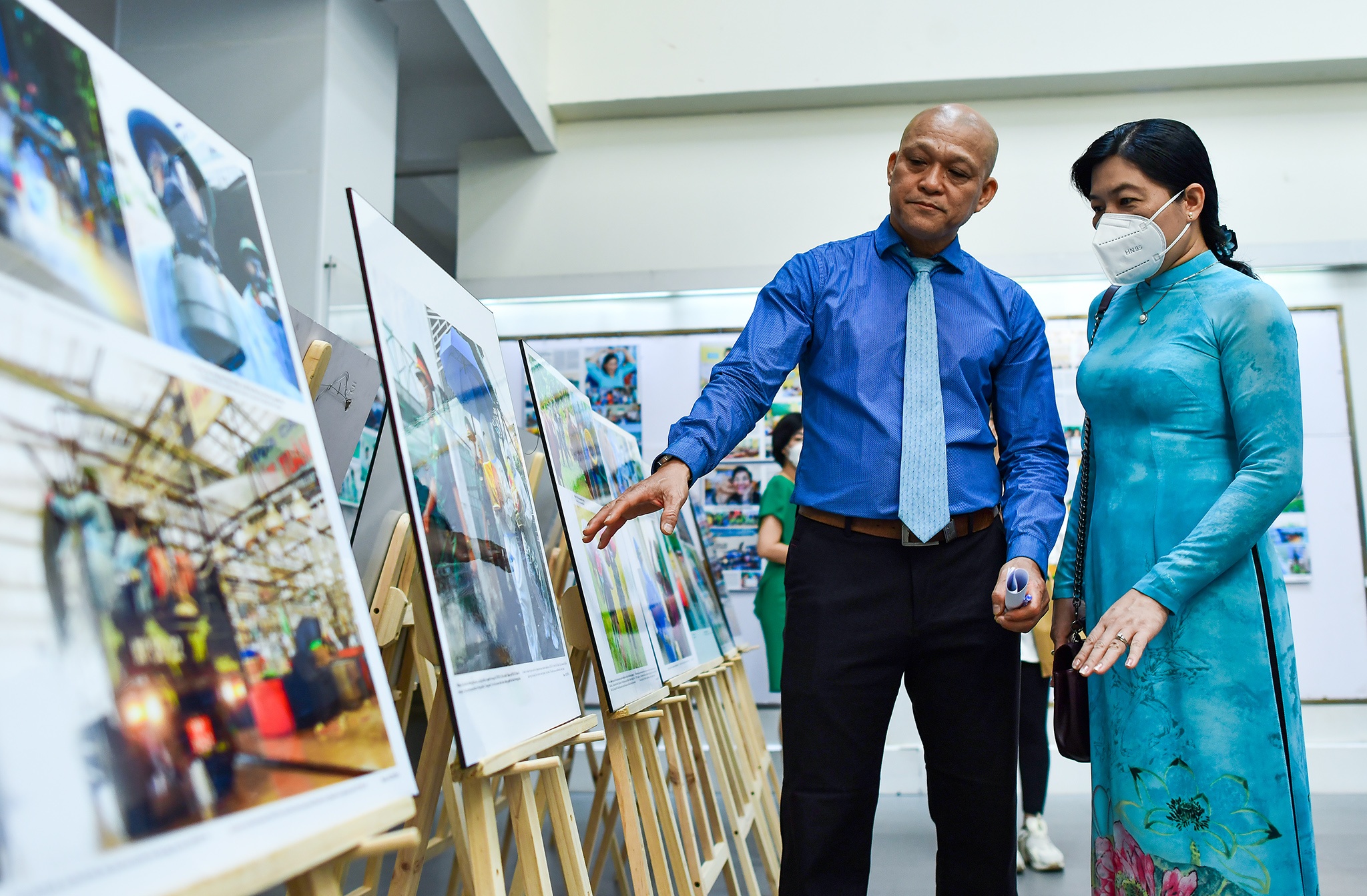 Trien lam sach anh Sai Gon ngoan cuong anh 2