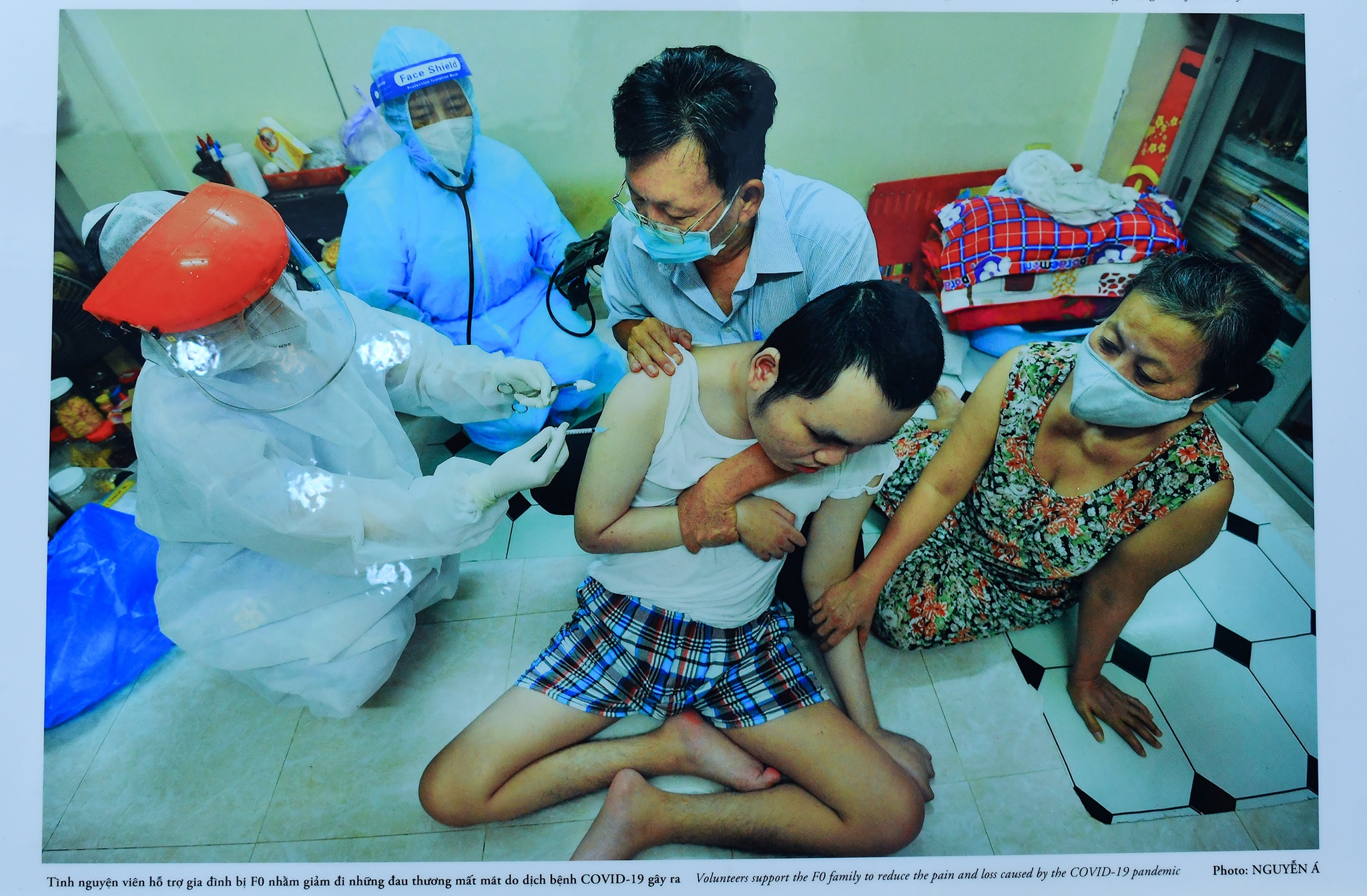 Trien lam sach anh Sai Gon ngoan cuong anh 5