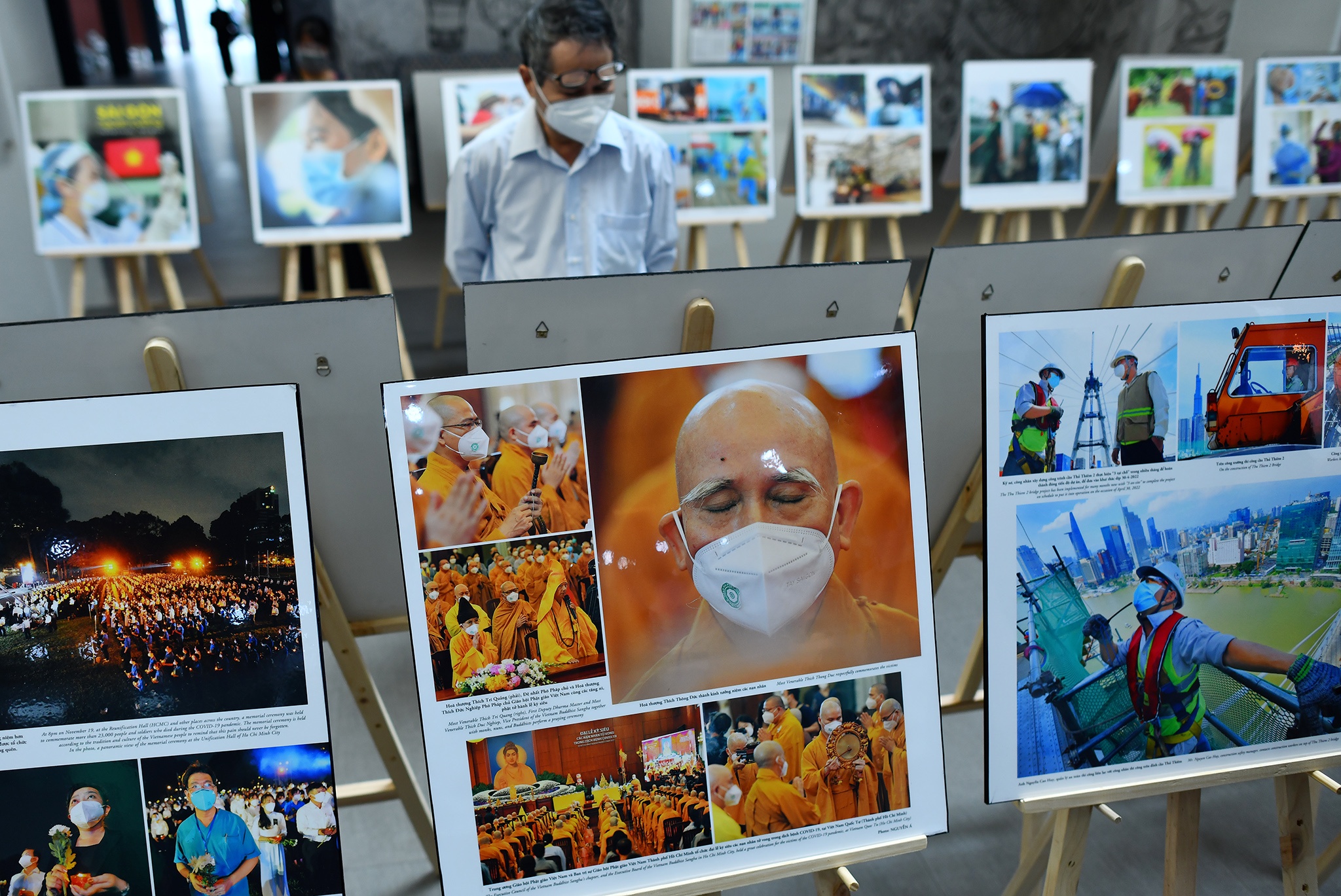 Trien lam sach anh Sai Gon ngoan cuong anh 4