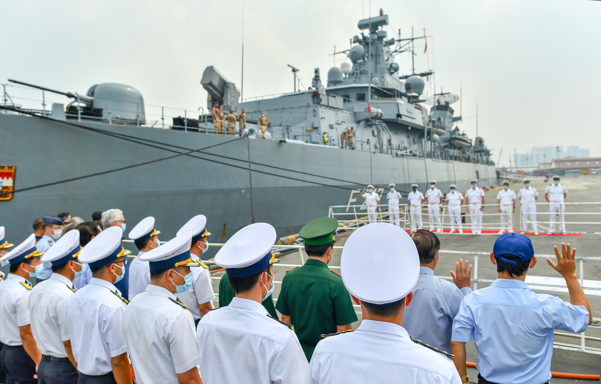 Can canh khinh ham cua Duc toi TP.HCM hinh anh