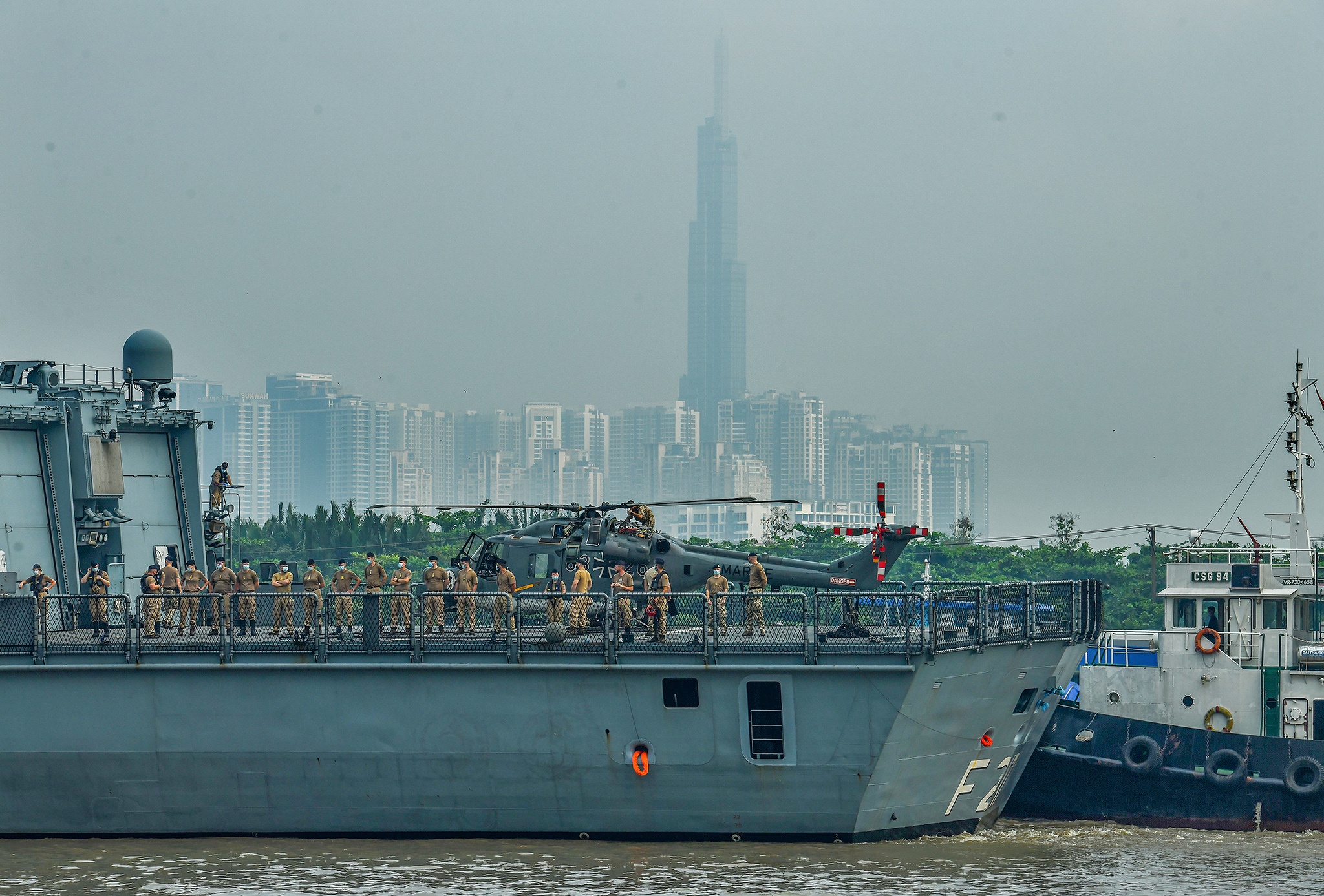 Tau chien Duc tham Viet Nam anh 2