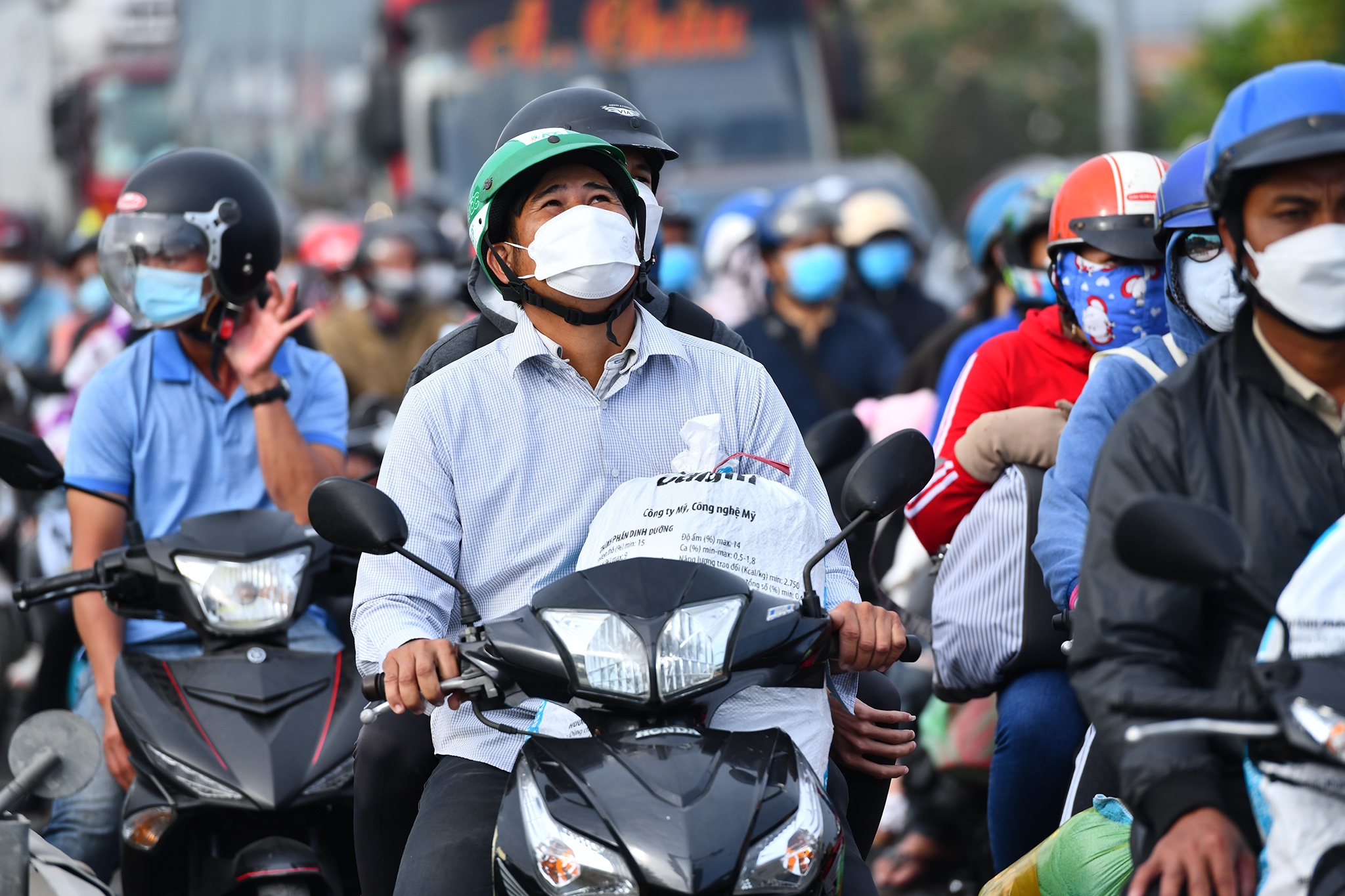 Nguoi mien Tay tro lai TP.HCM lam viec anh 14