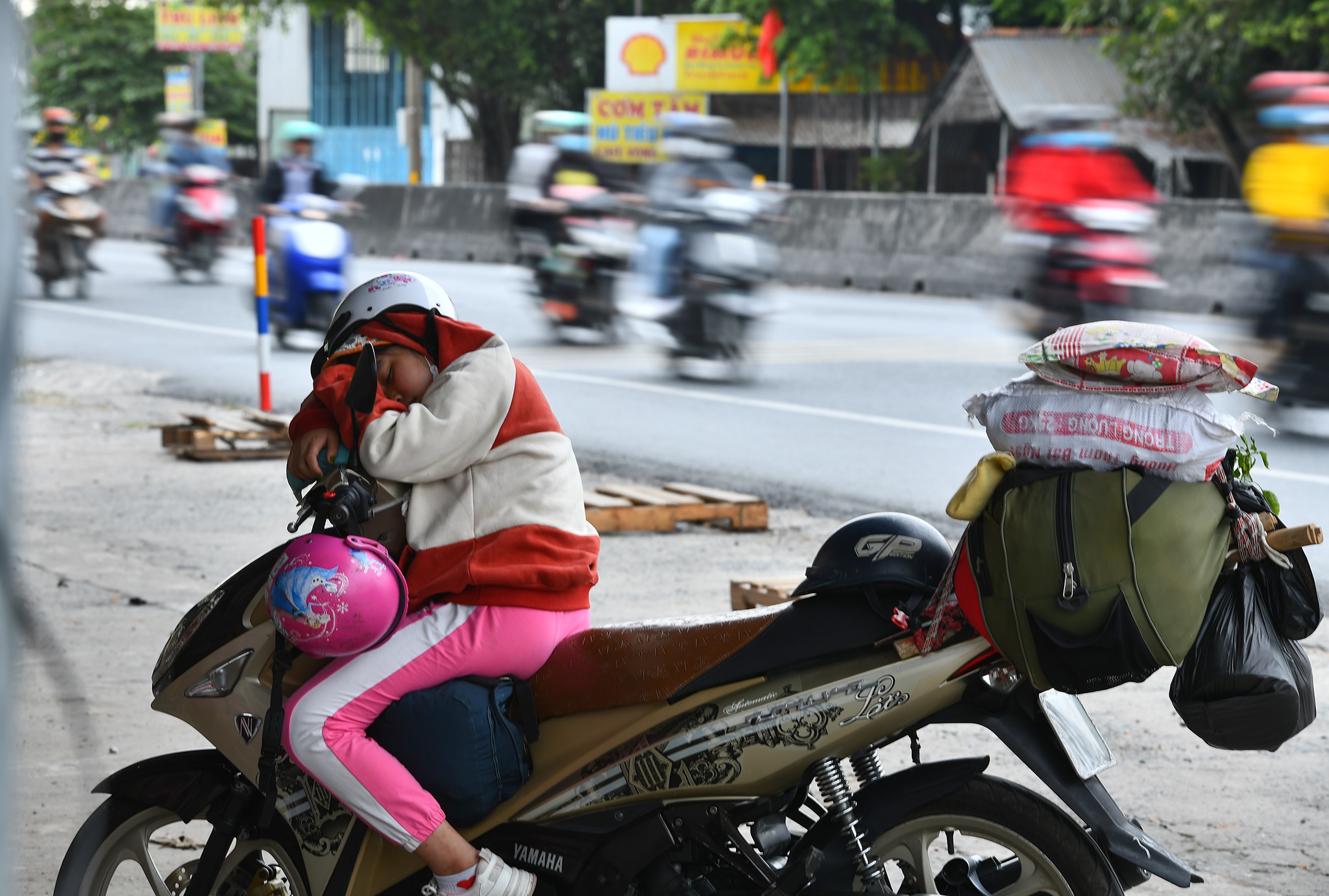 Nguoi mien Tay tro lai TP.HCM lam viec anh 13