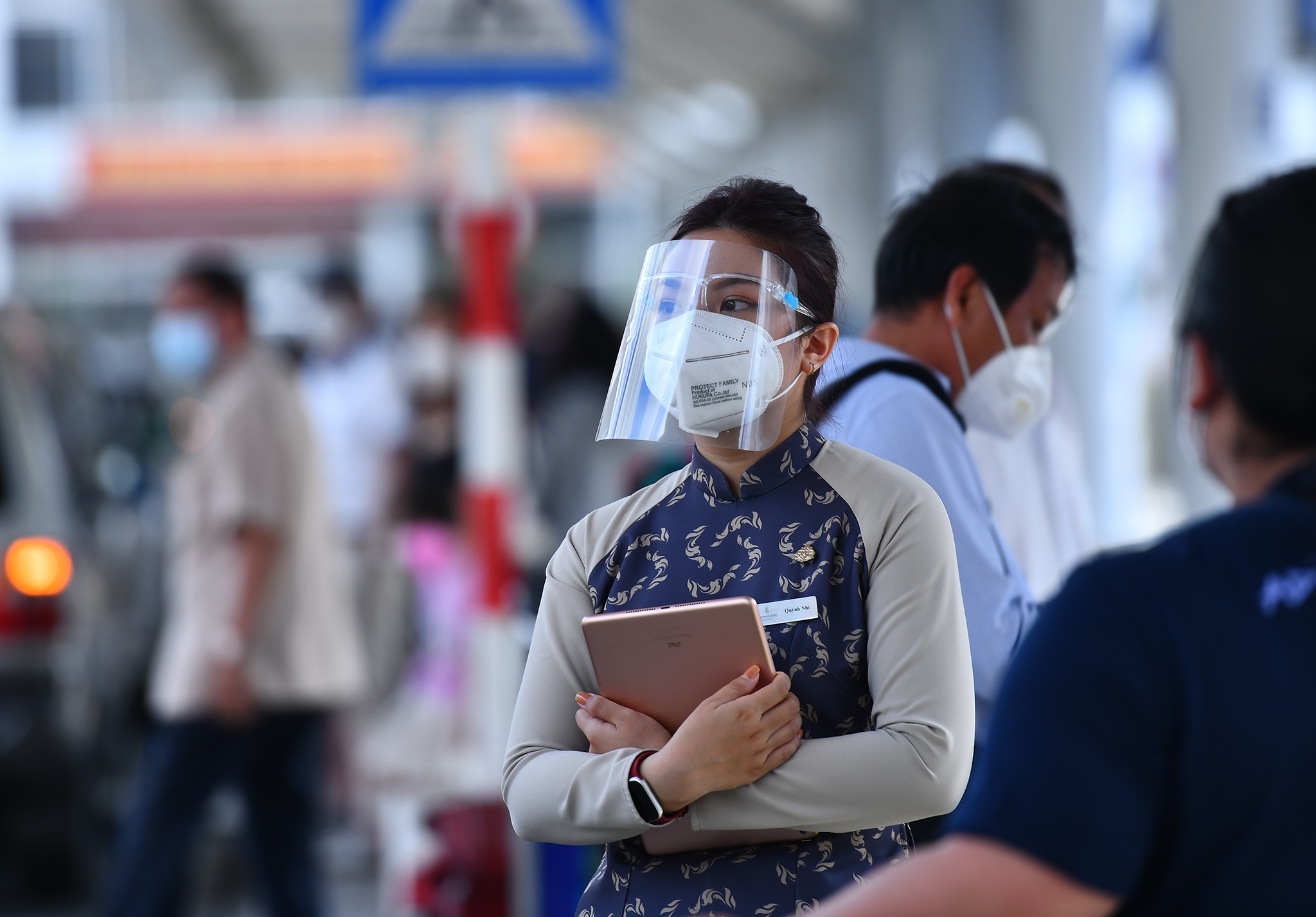 San bay Tan Son Nhat dong duc anh 9