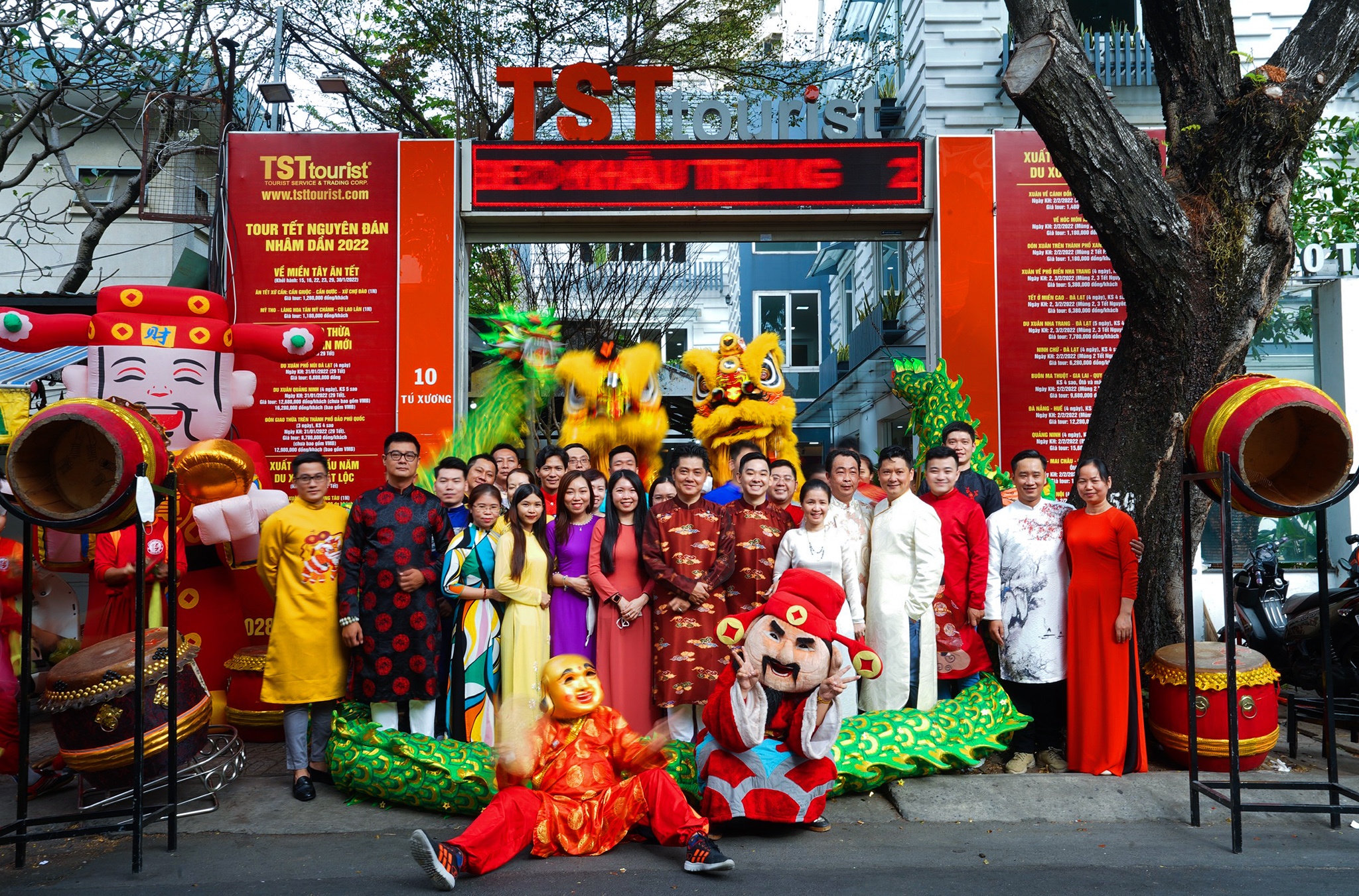 Doanh nghiep TP.HCM dong loat khai truong anh 9