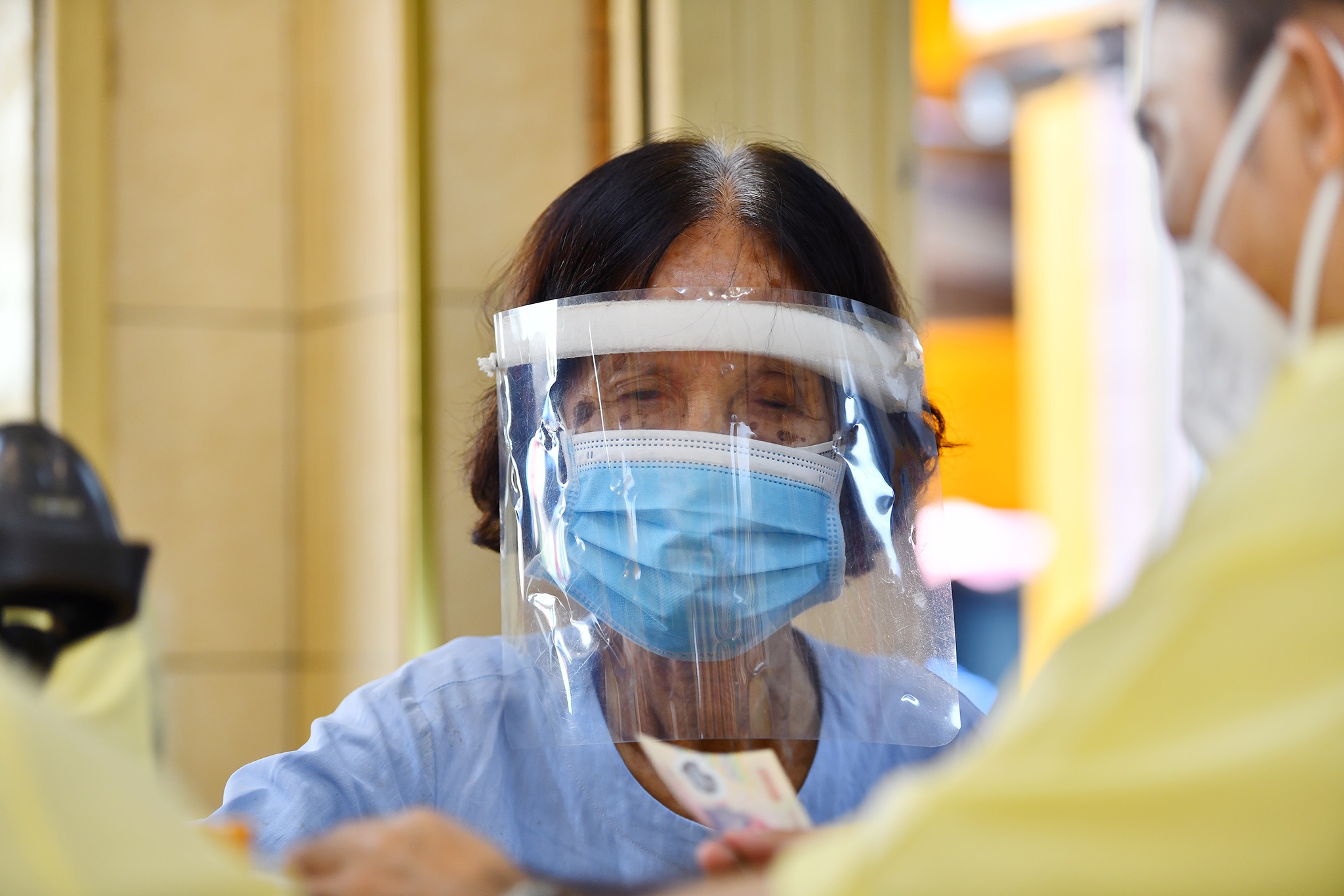 Nguoi dan TP.HCM mua vang anh 6