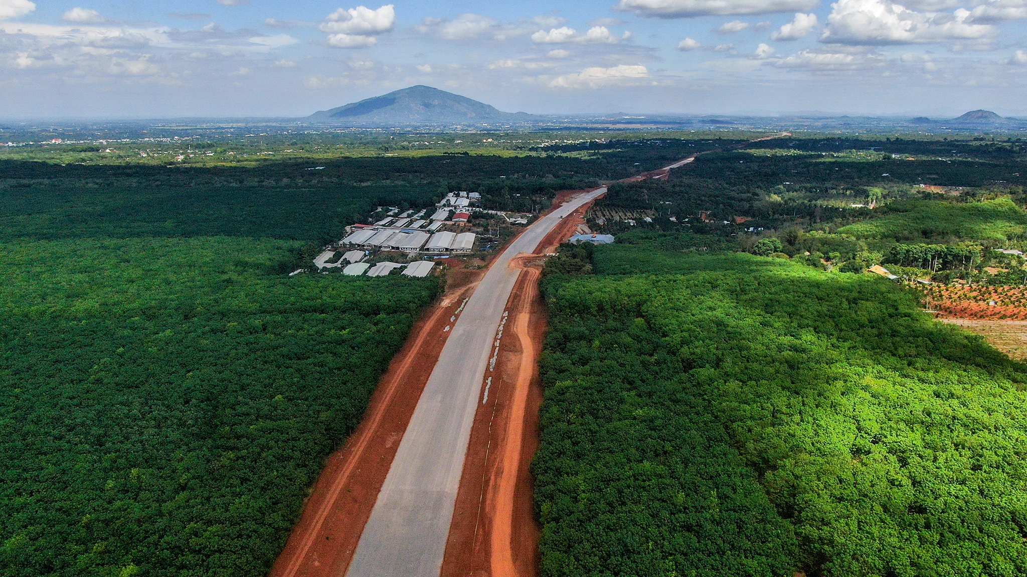 Thi cong cao toc Phan Thiet - Dau Giay anh 15