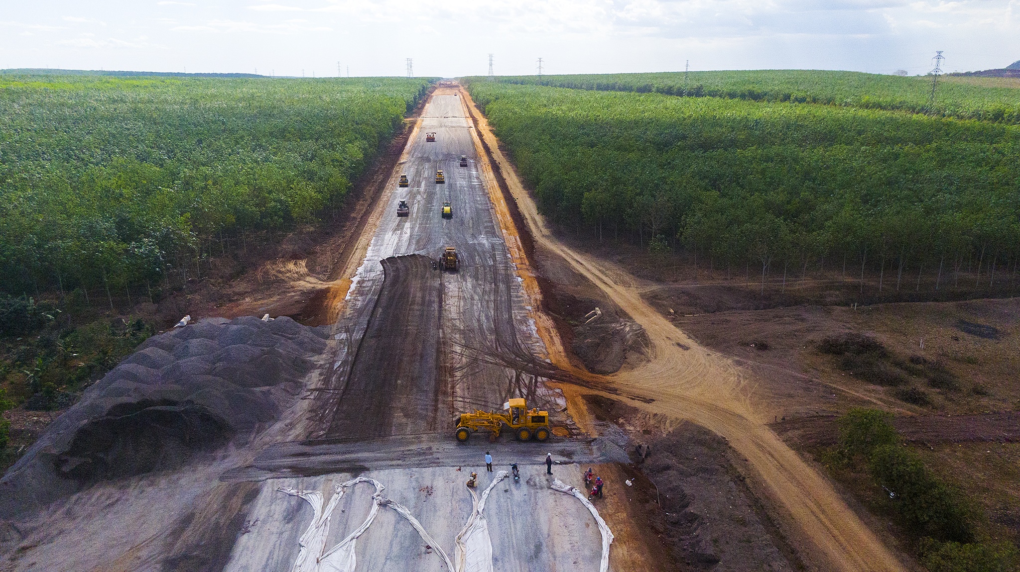 Thi cong cao toc Phan Thiet - Dau Giay anh 1