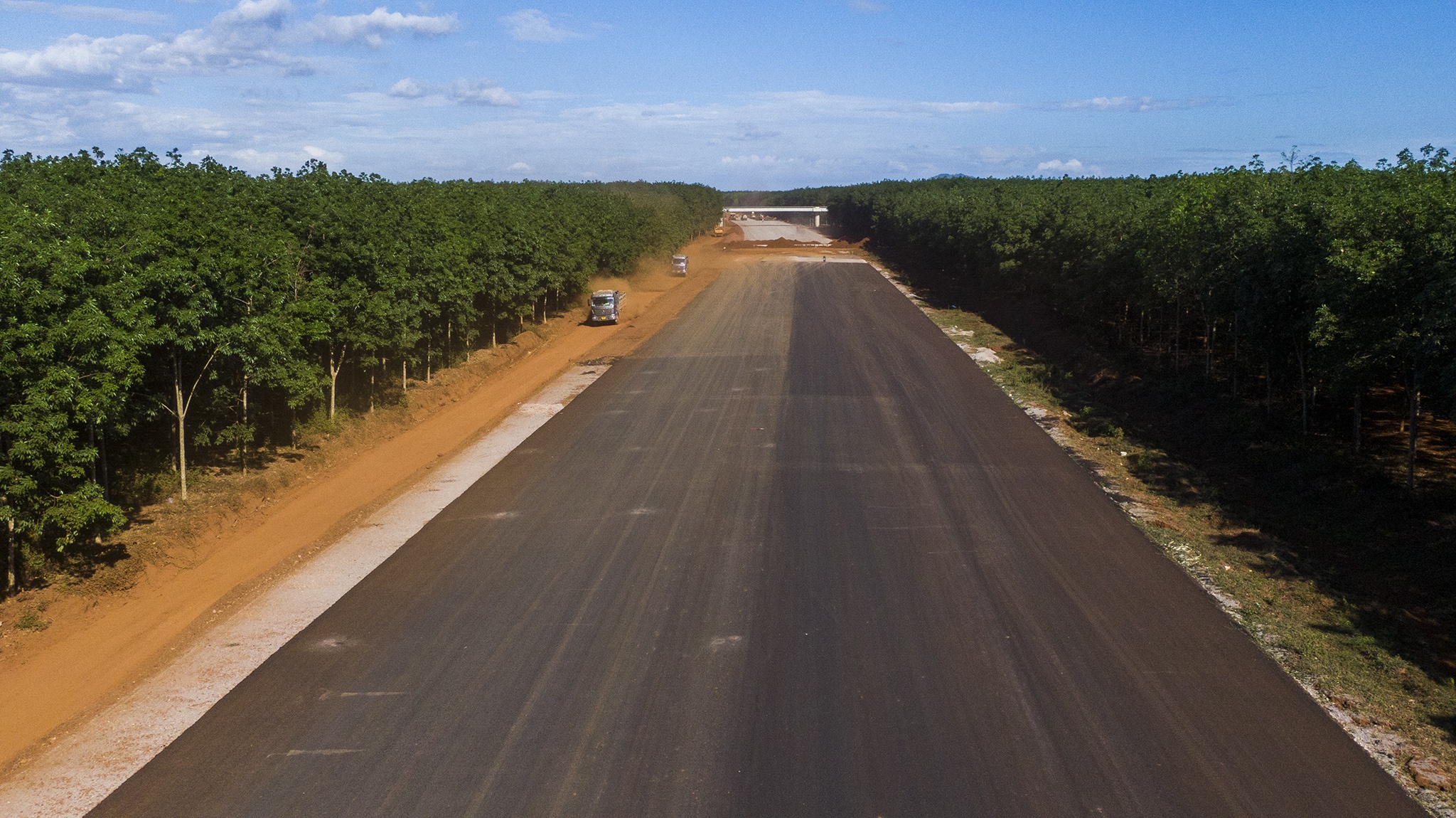 Thi cong cao toc Phan Thiet - Dau Giay anh 9