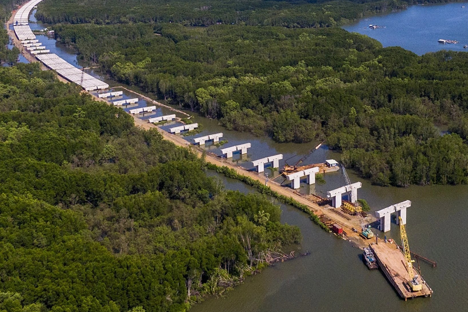 Goi thau phuc tap nhat o cao toc Ben Luc - Long Thanh hinh anh