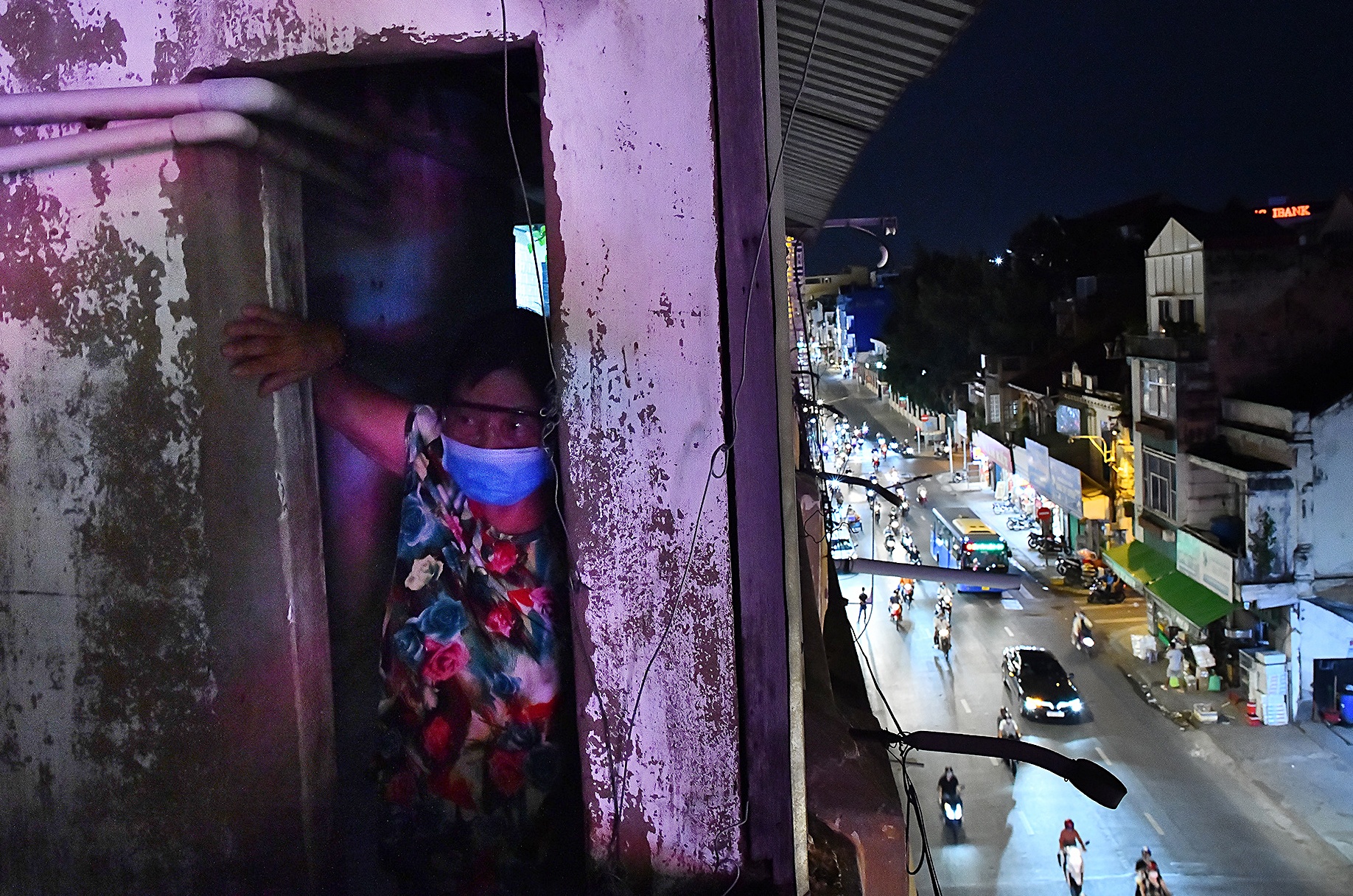 Cuoc song nguoi dan o chung cu can di doi khan cap tai TP.HCM hinh anh