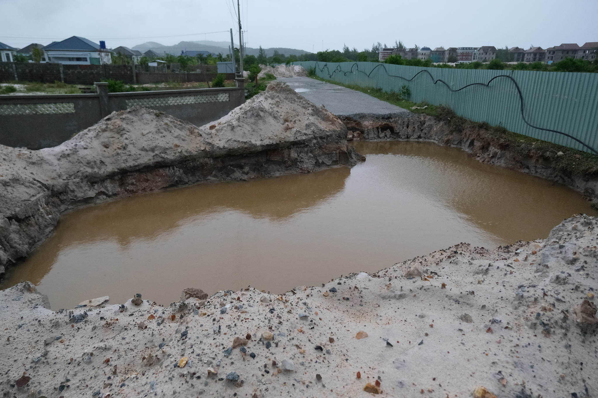 79 biet thu trai phep anh 8