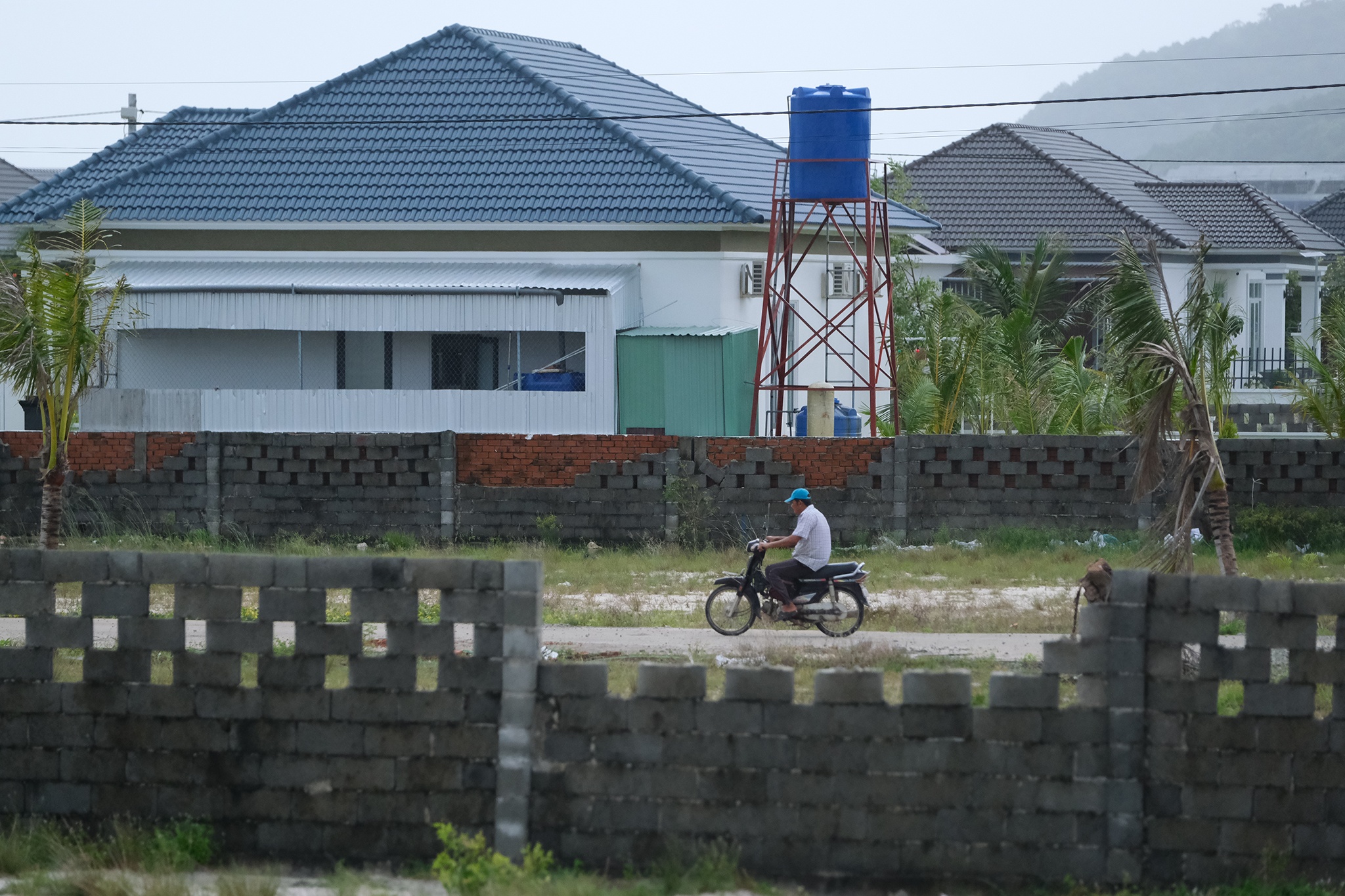 79 biet thu trai phep anh 12