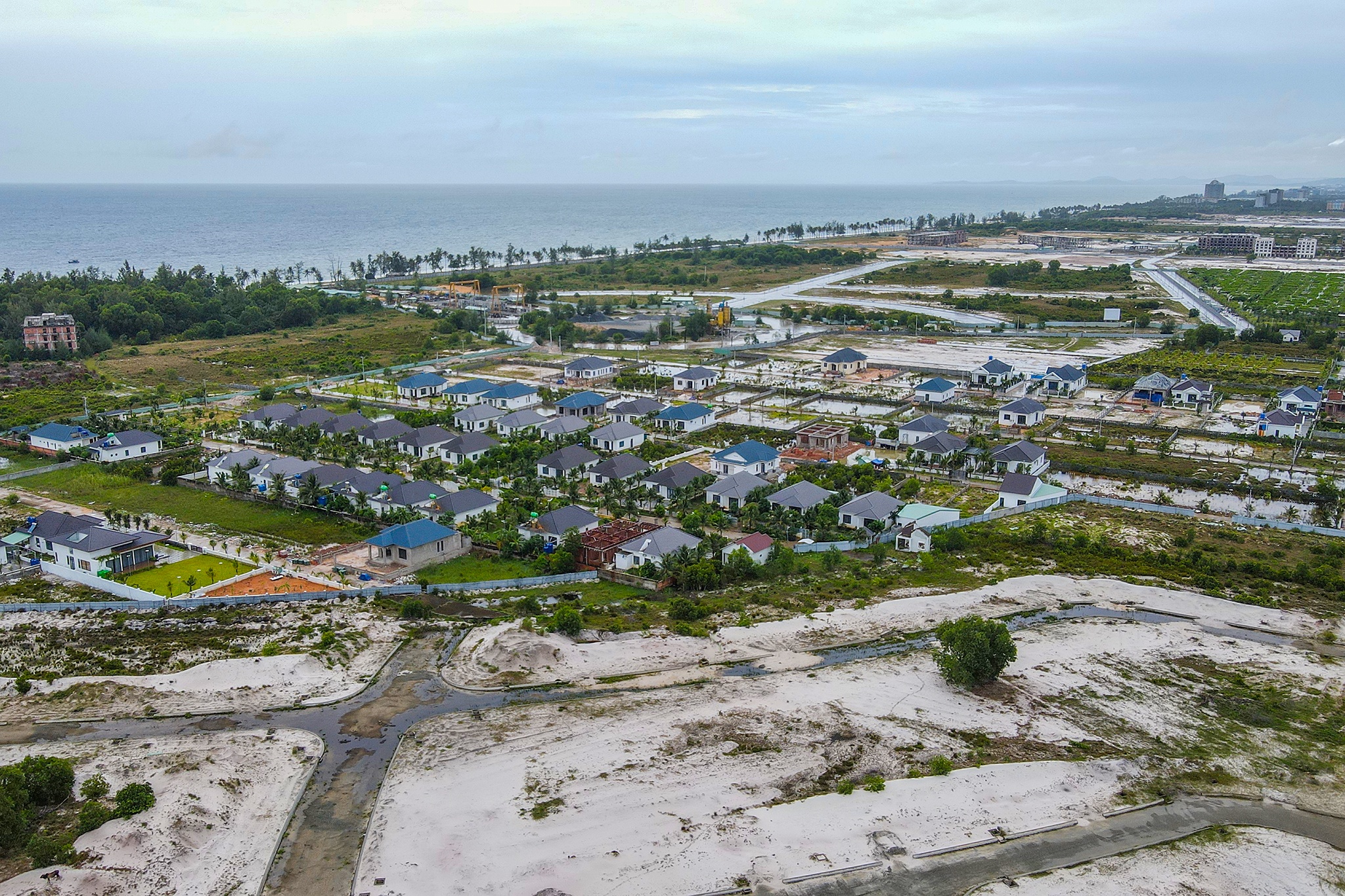 79 biet thu trai phep anh 1