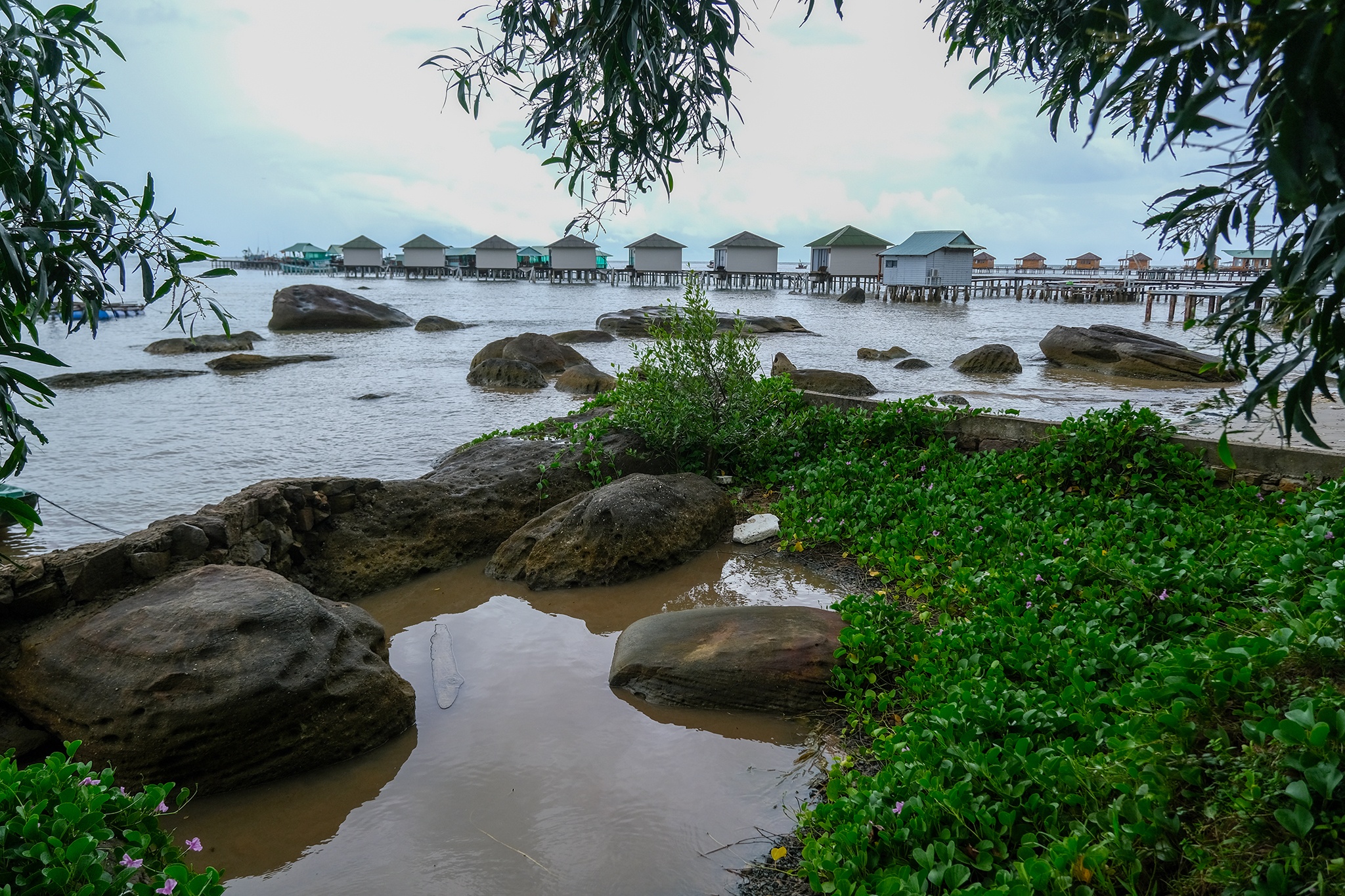 18 bungalow trai phep anh 3