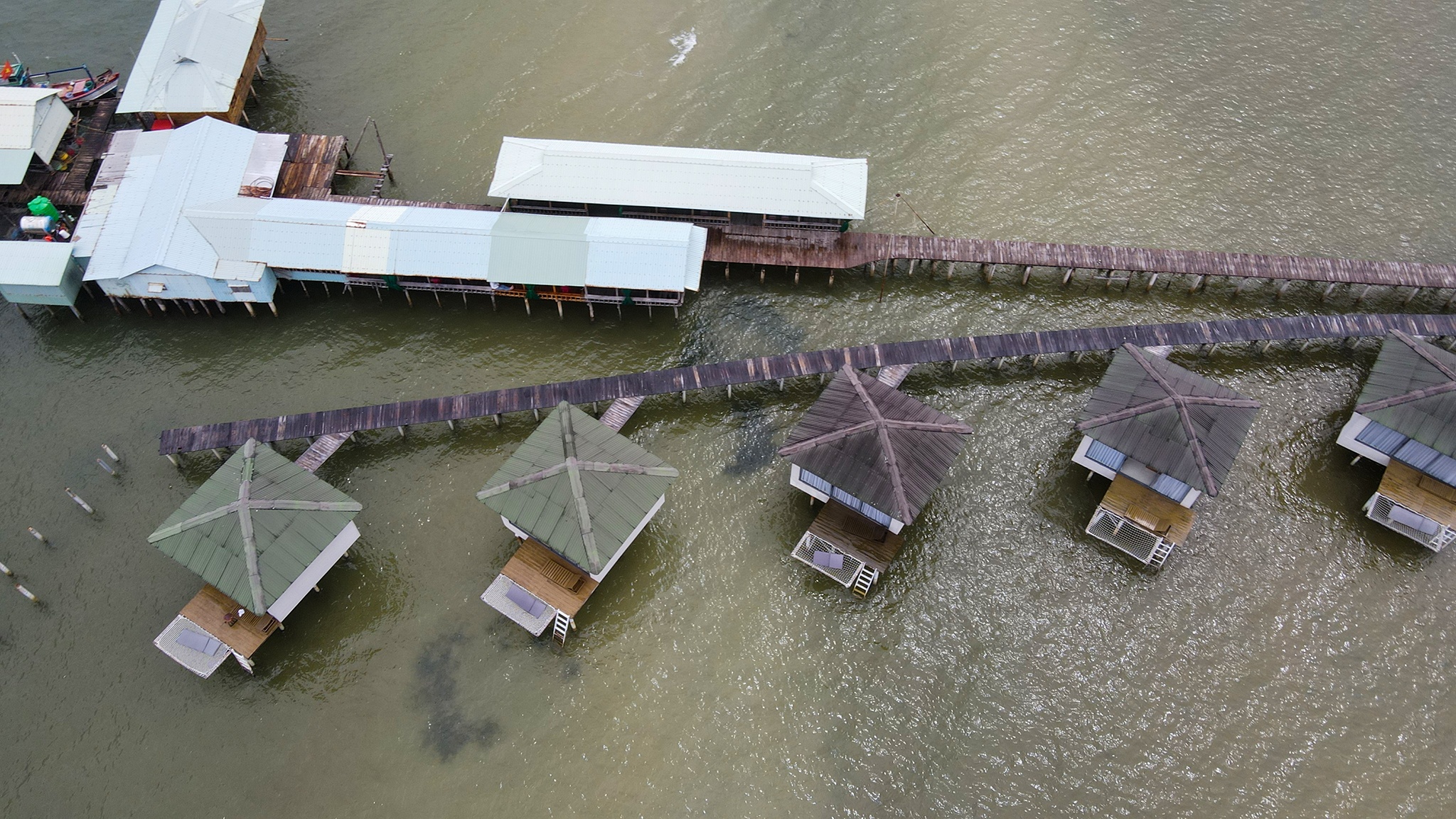 18 bungalow trai phep anh 2