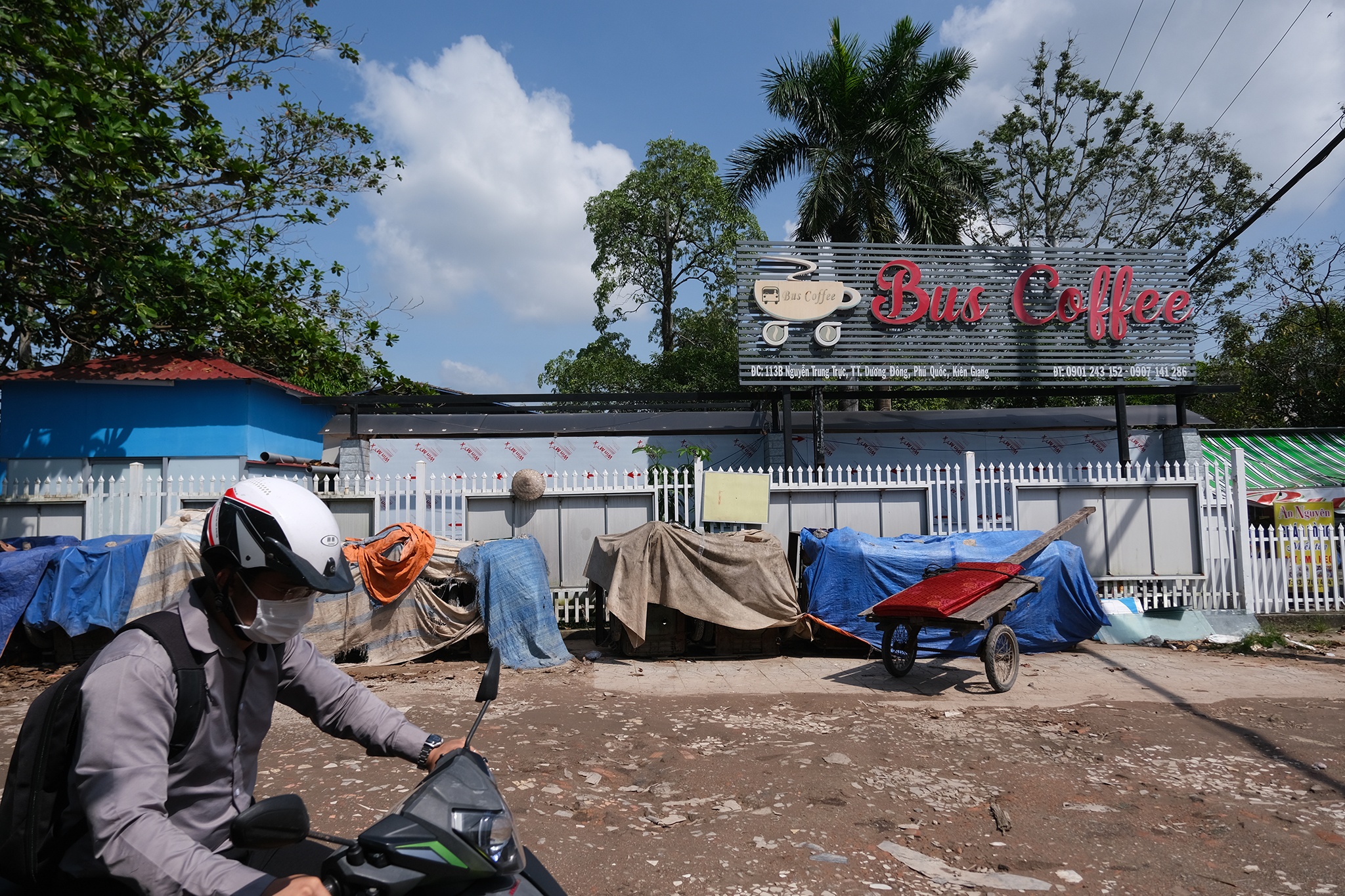 Ben xe buyt rong gan 3.000 m2 o Phu Quoc truoc ngay cuong che hinh anh