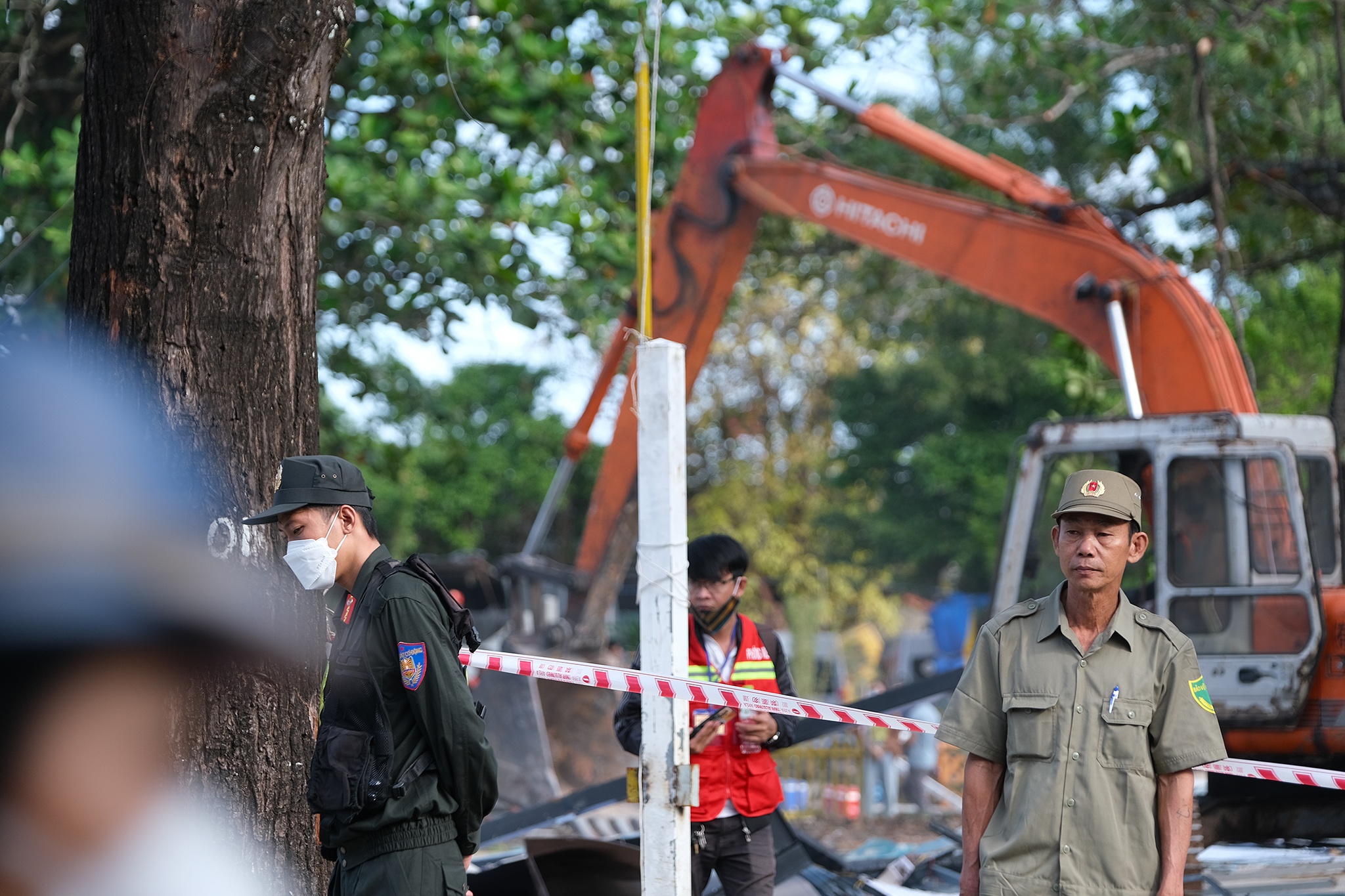 Cuong che ben xe buyt anh 6